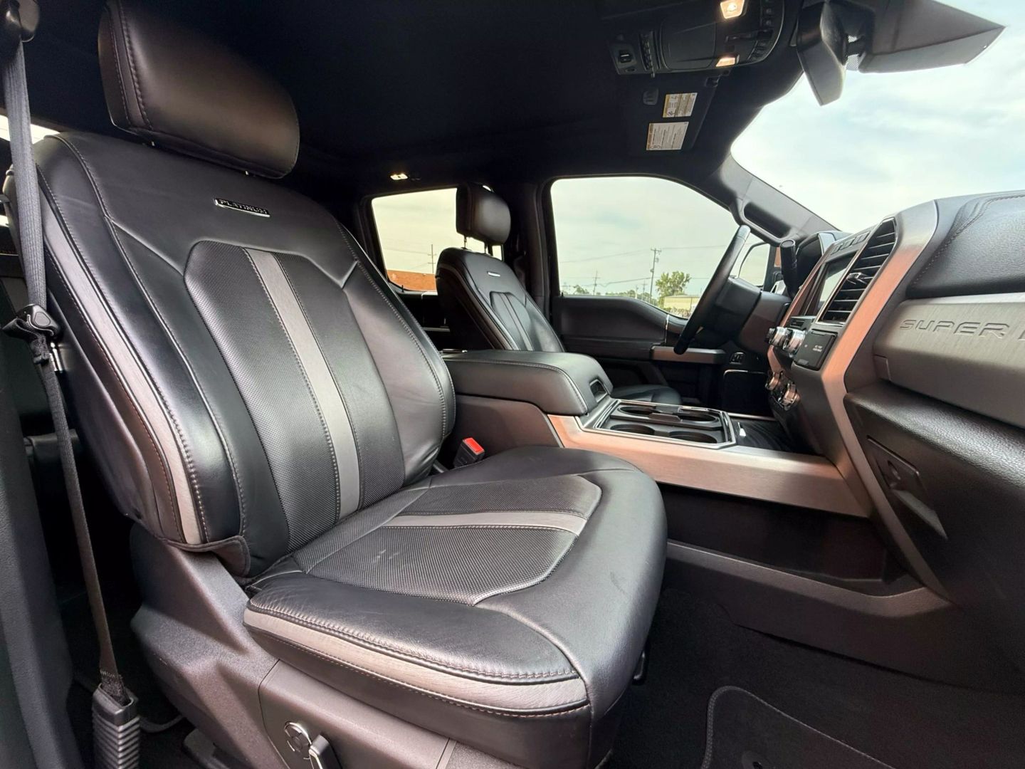 2019 Ford F350 Super Duty Crew Cab - Image 21