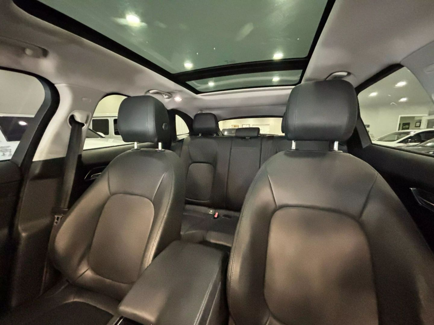 2018 Jaguar F-pace 30t Premium Sport Utility 4d - Image 10