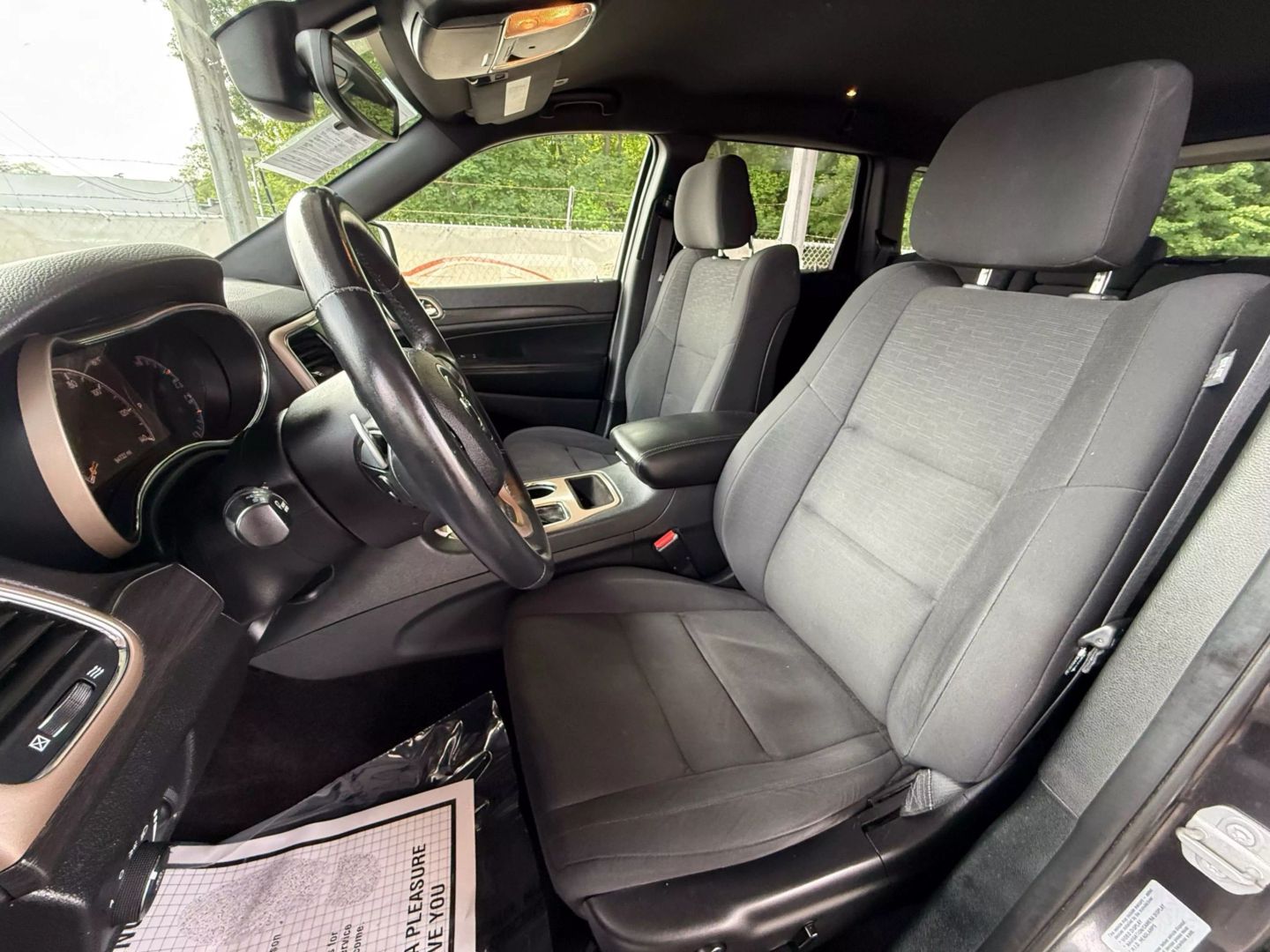 2017 Jeep Grand Cherokee - Image 16