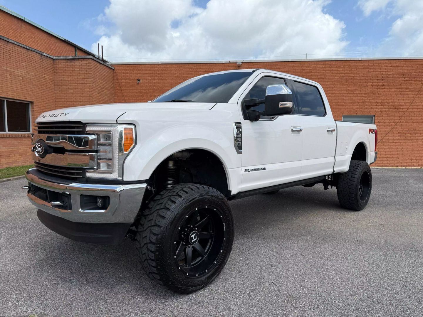 2018 Ford F250 Super Duty Crew Cab - Image 3