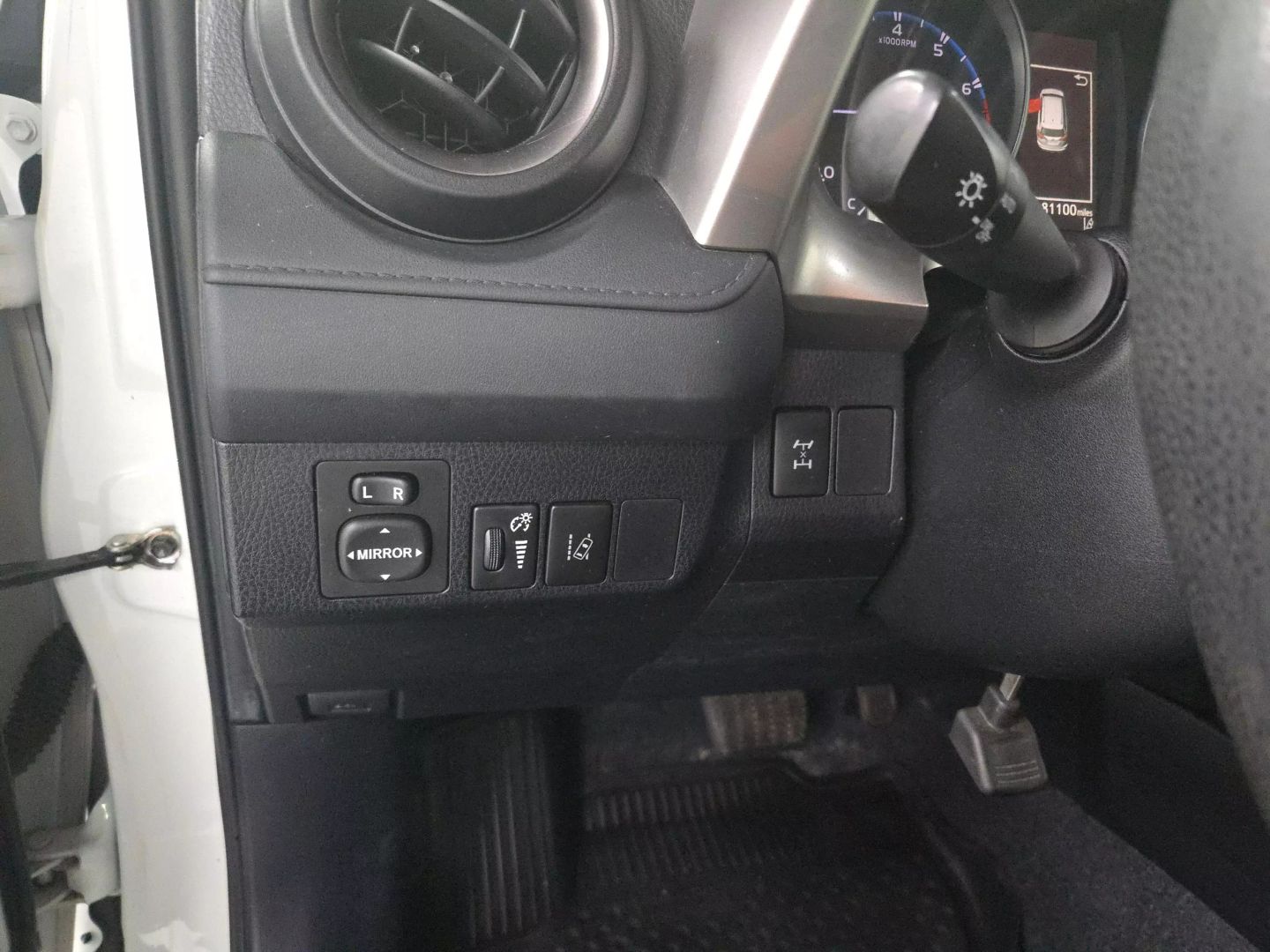 2018 Toyota Rav4 - Image 18