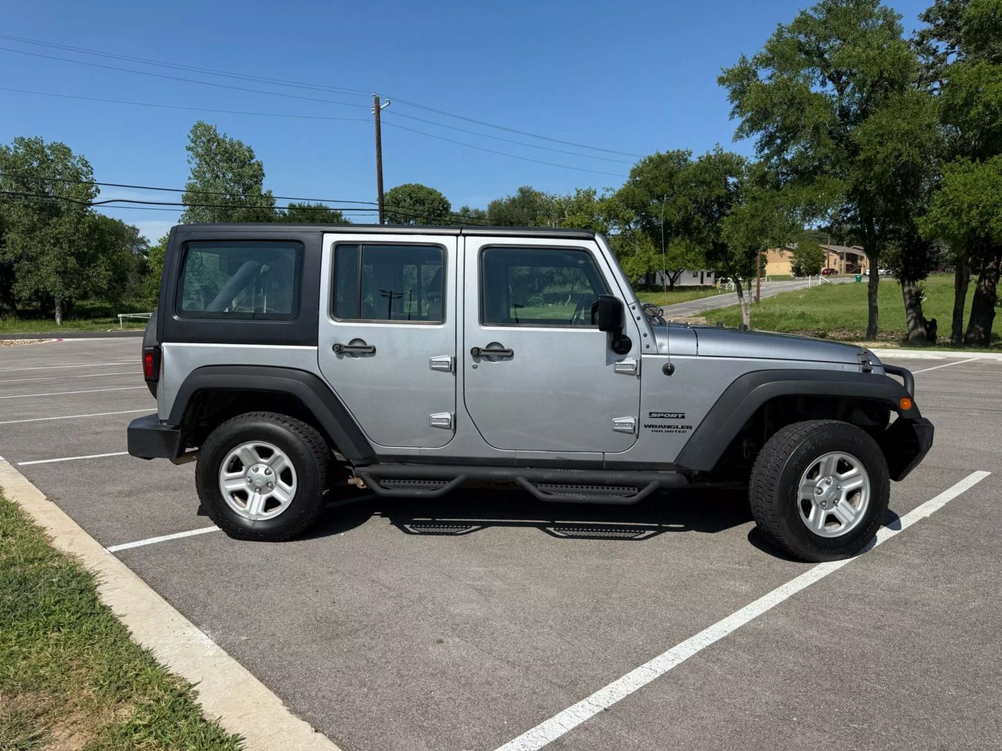 2015 Jeep Wrangler - Image 19