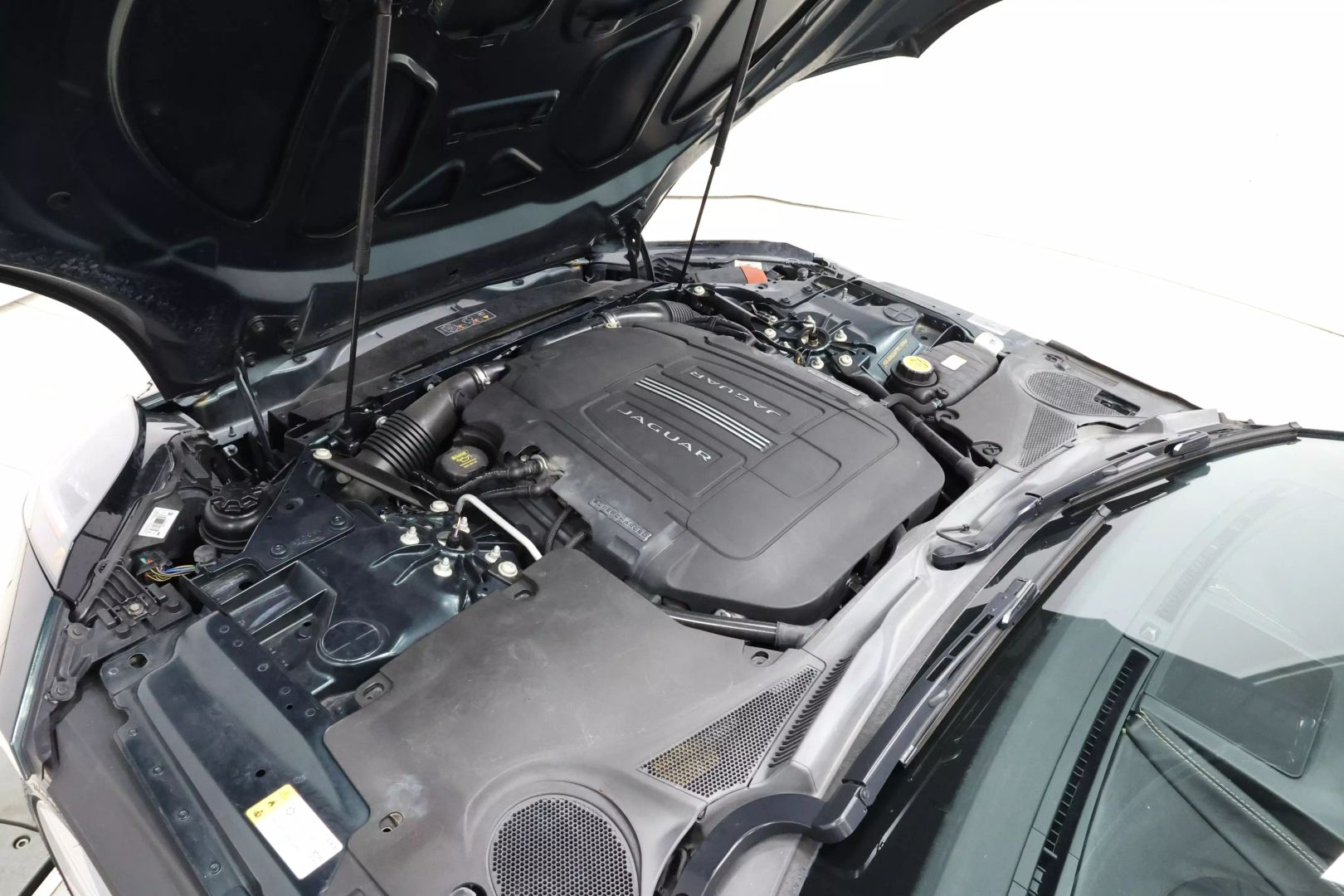 2015 Jaguar F-type - Image 71