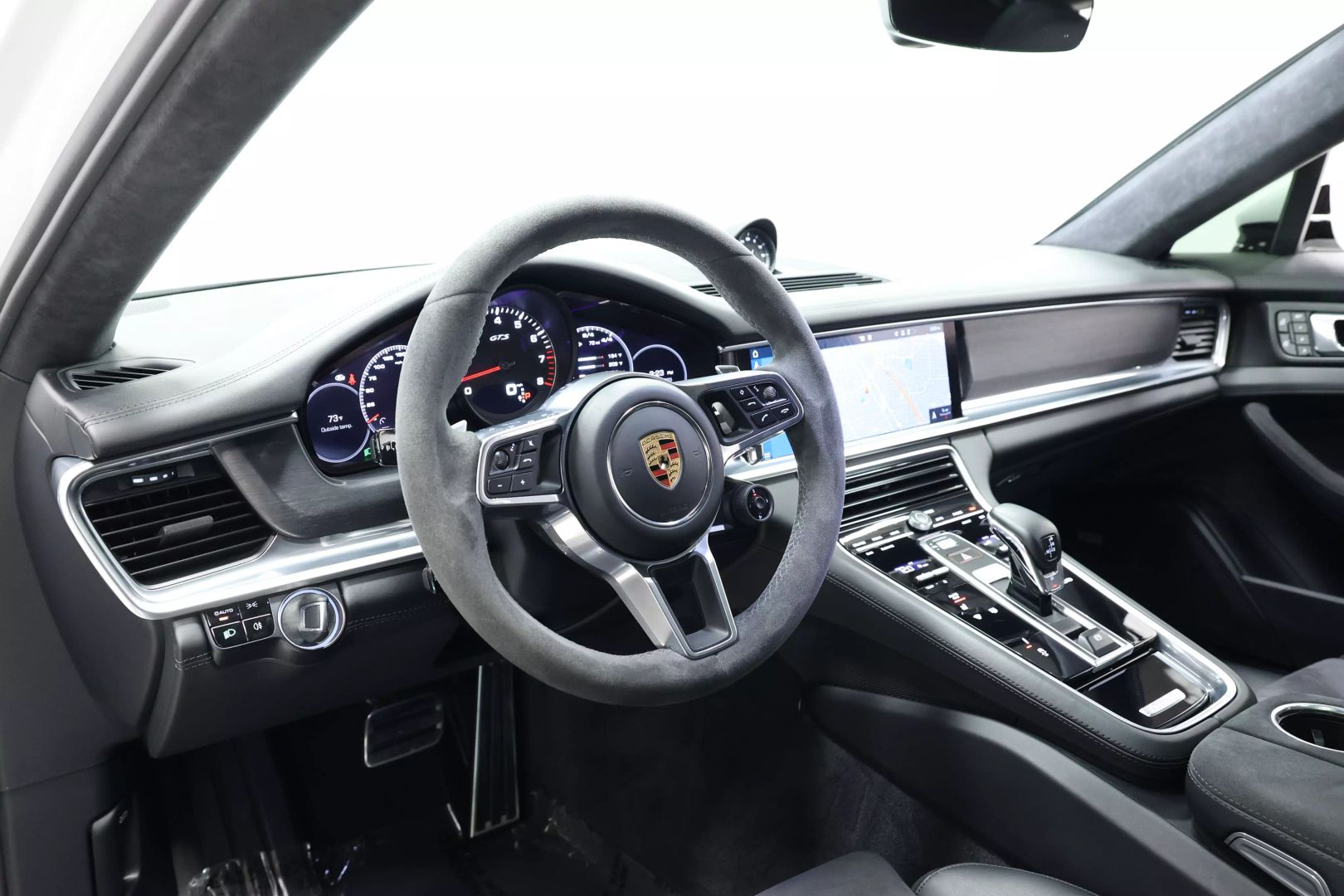 2020 Porsche Panamera - Image 2