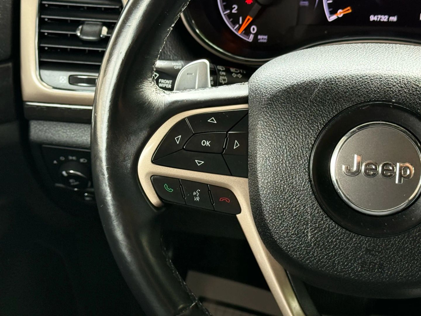 2017 Jeep Grand Cherokee - Image 32