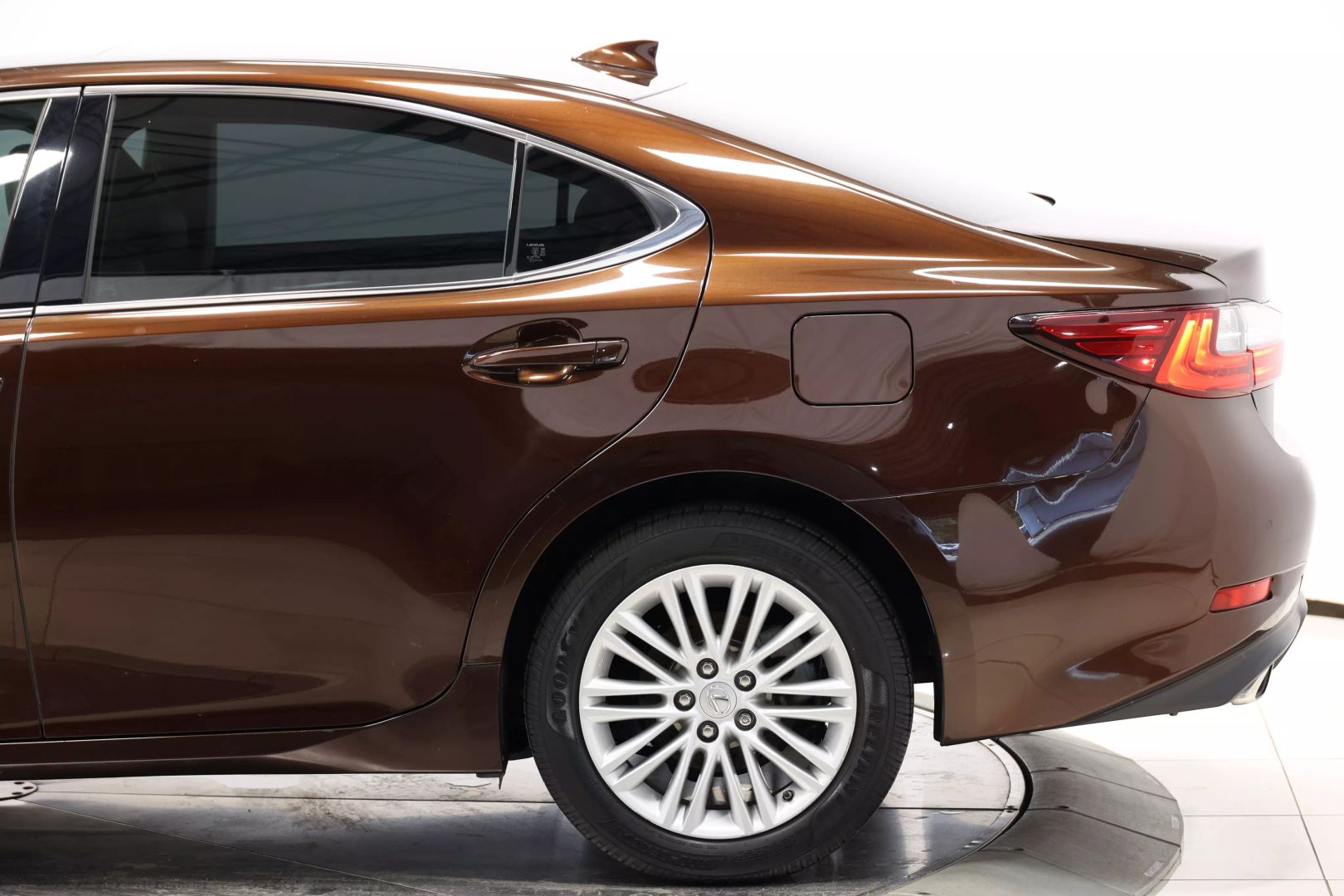 2016 Lexus Es - Image 8