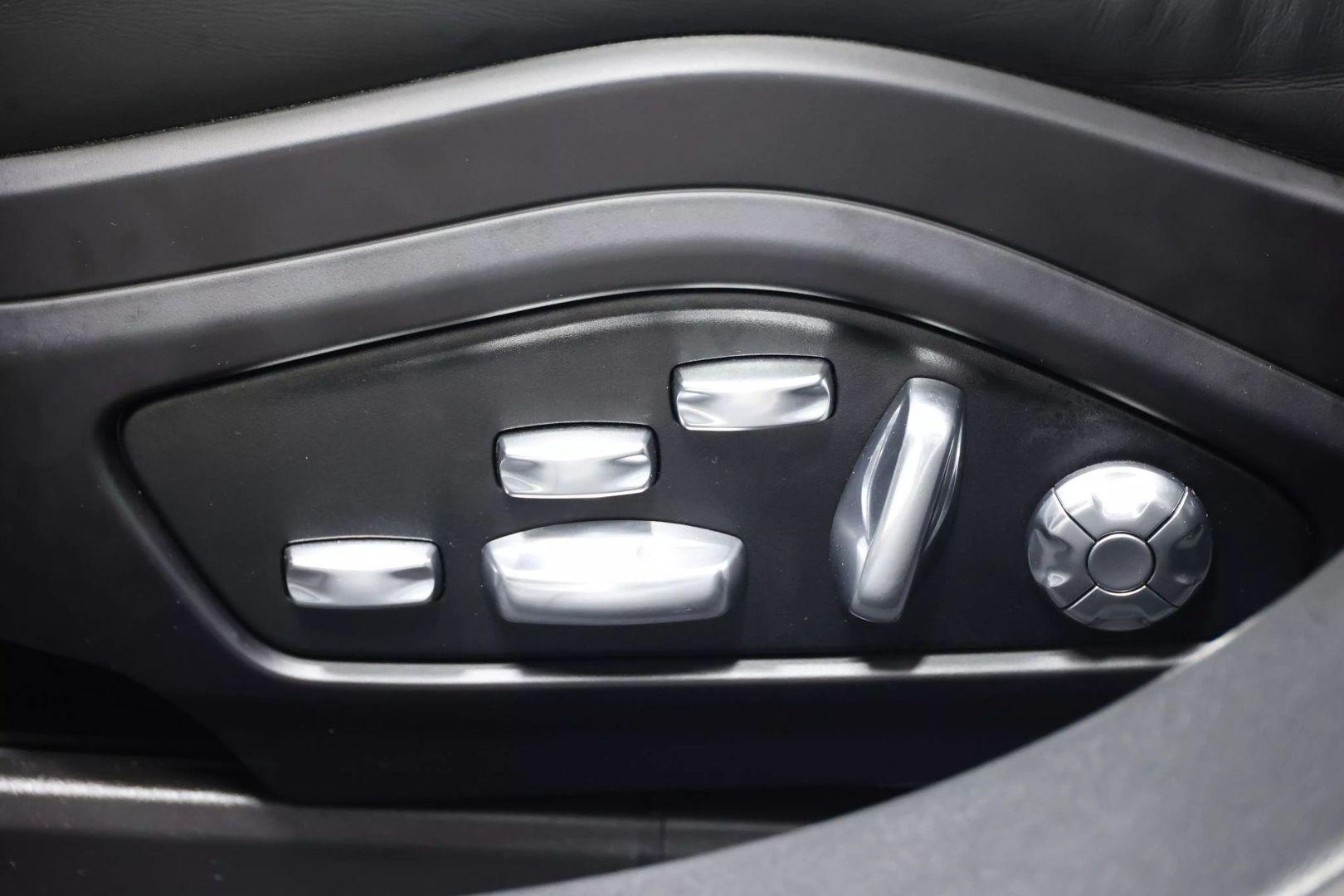 2020 Porsche Panamera - Image 14