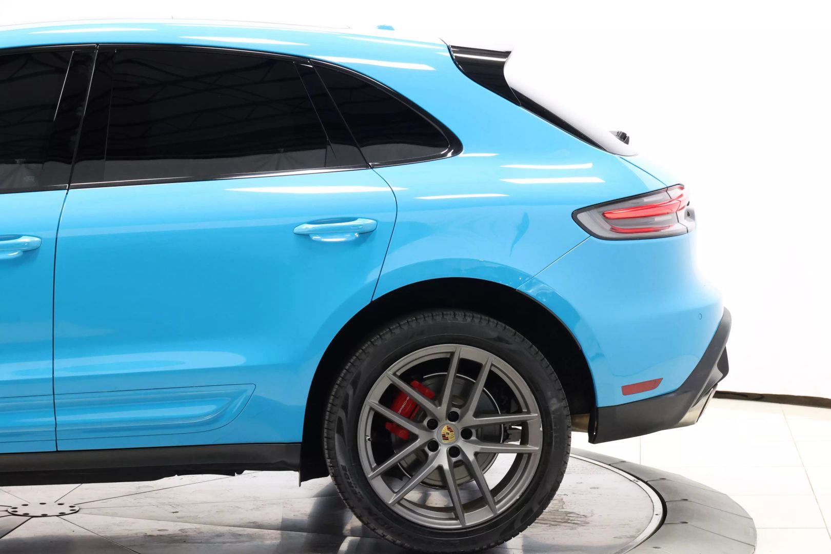 2022 Porsche Macan - Image 8