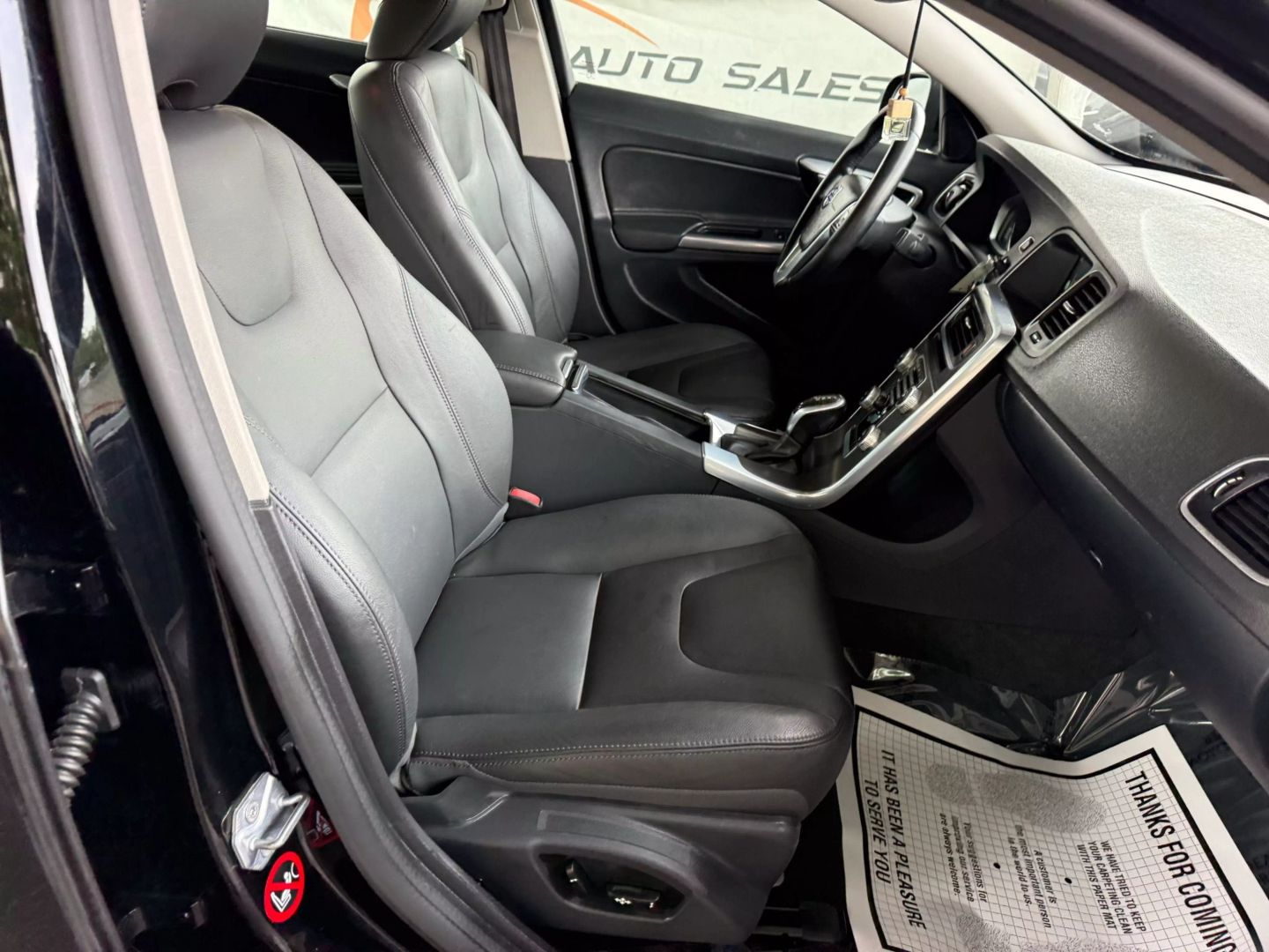 2016 Volvo S60 - Image 25