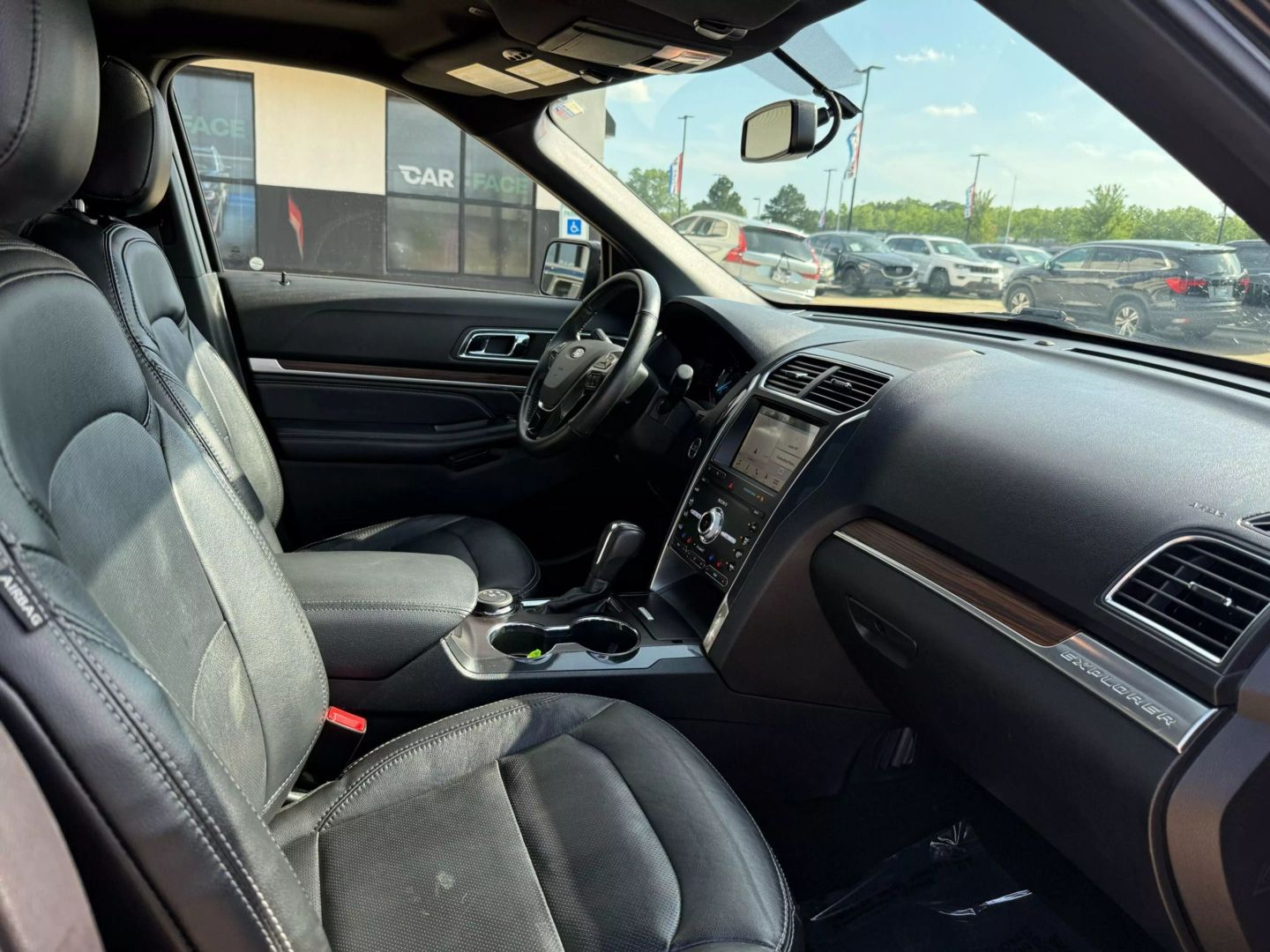 2019 Ford Explorer - Image 26