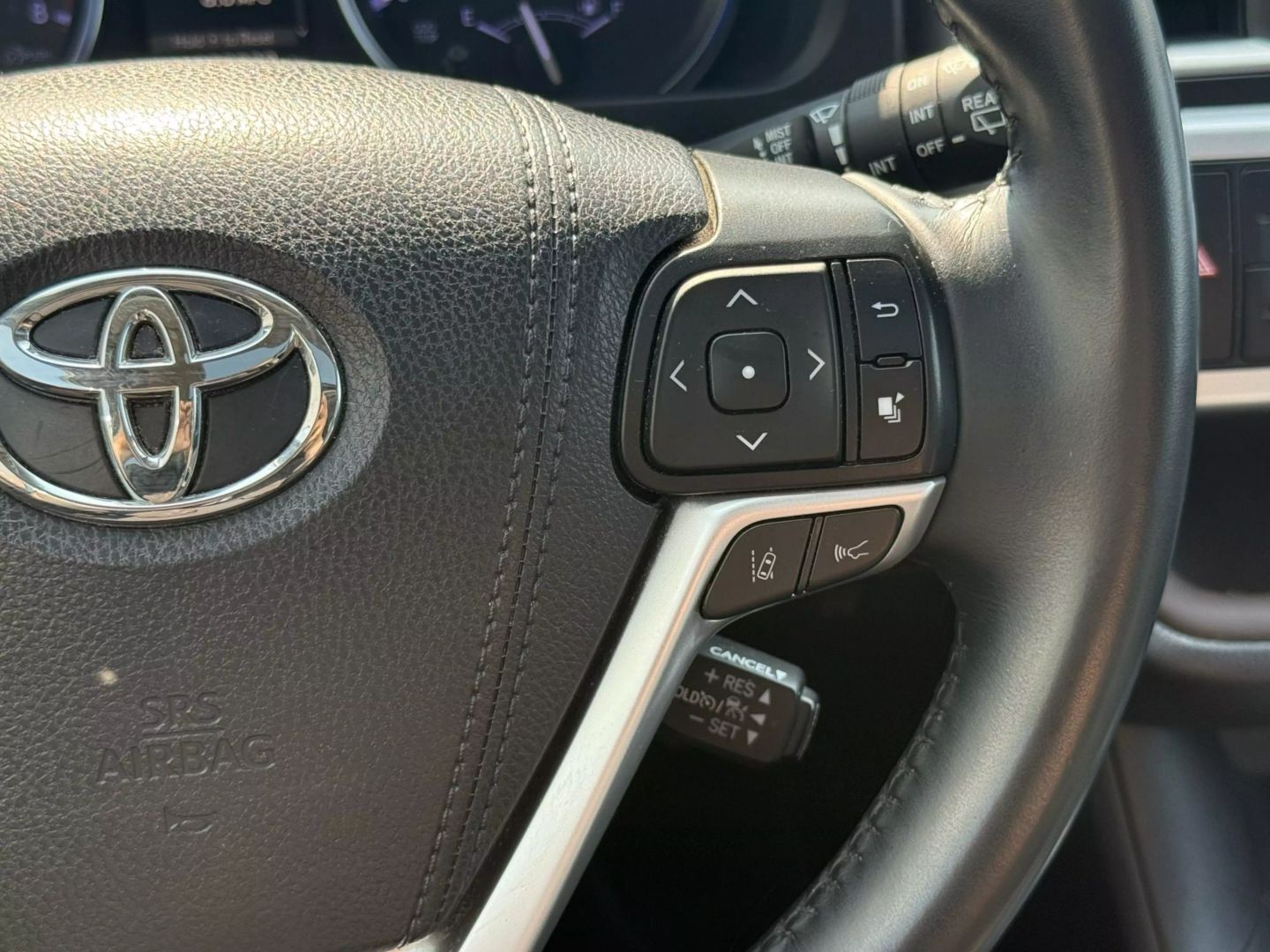 2019 Toyota Highlander - Image 32