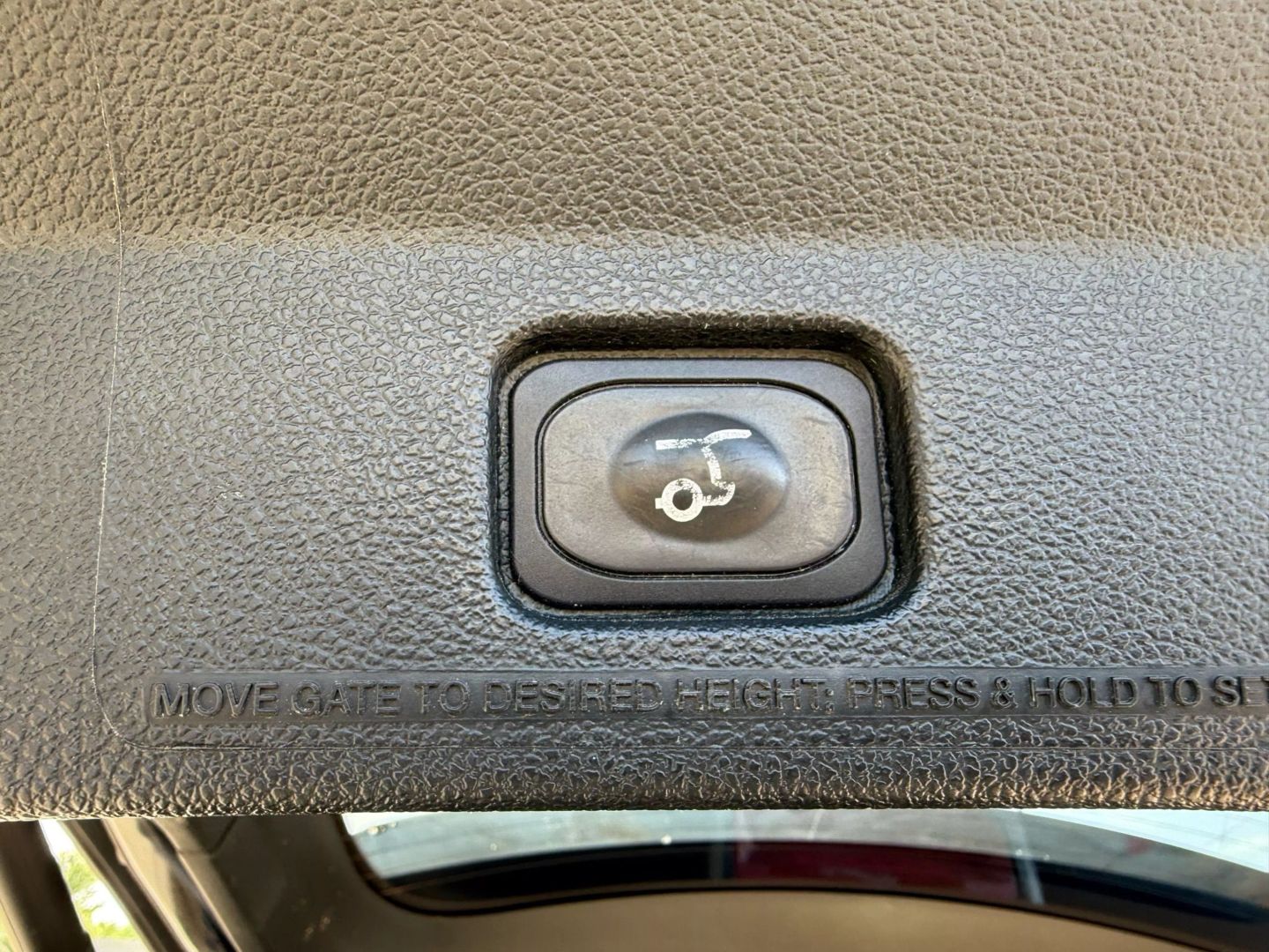 2019 Ford Explorer - Image 15