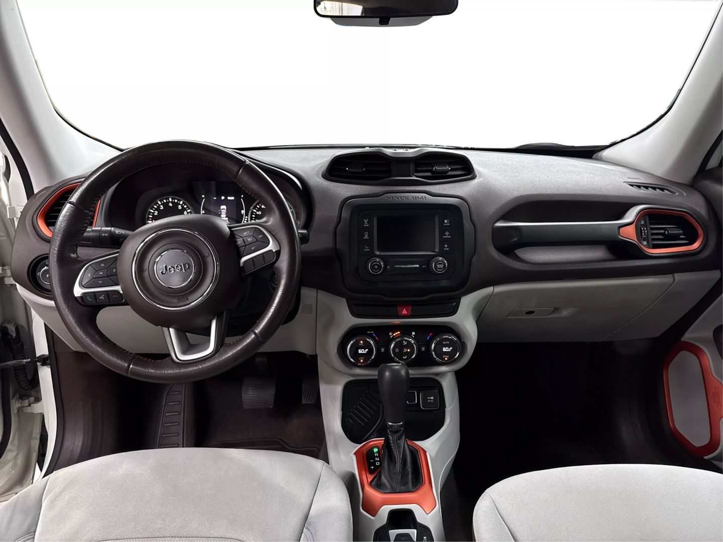 2015 Jeep Renegade - Image 18