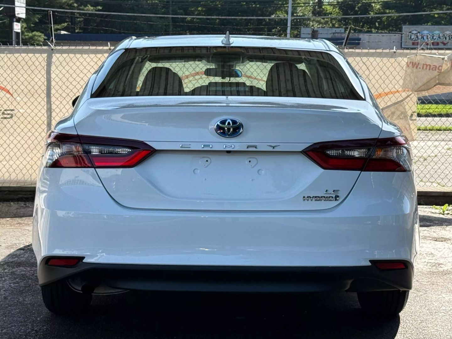 2022 Toyota Camry Hybrid - Image 10
