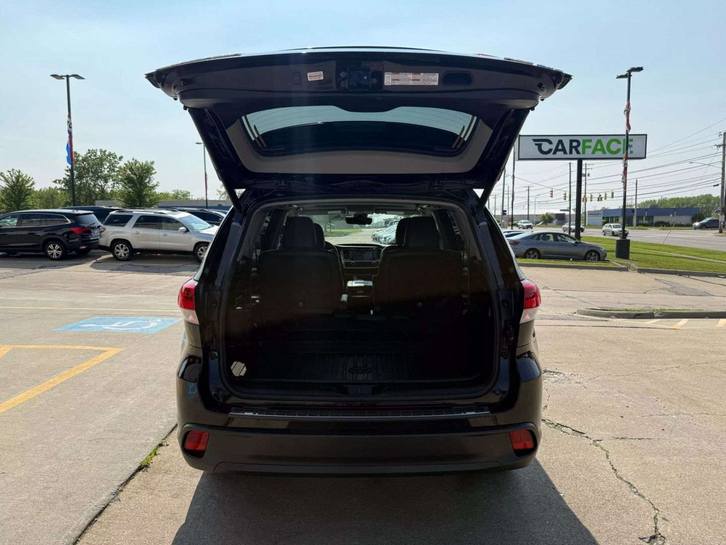 2019 Toyota Highlander - Image 11