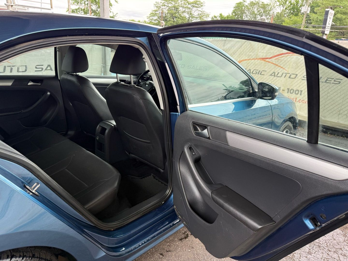 2017 Volkswagen Jetta - Image 21