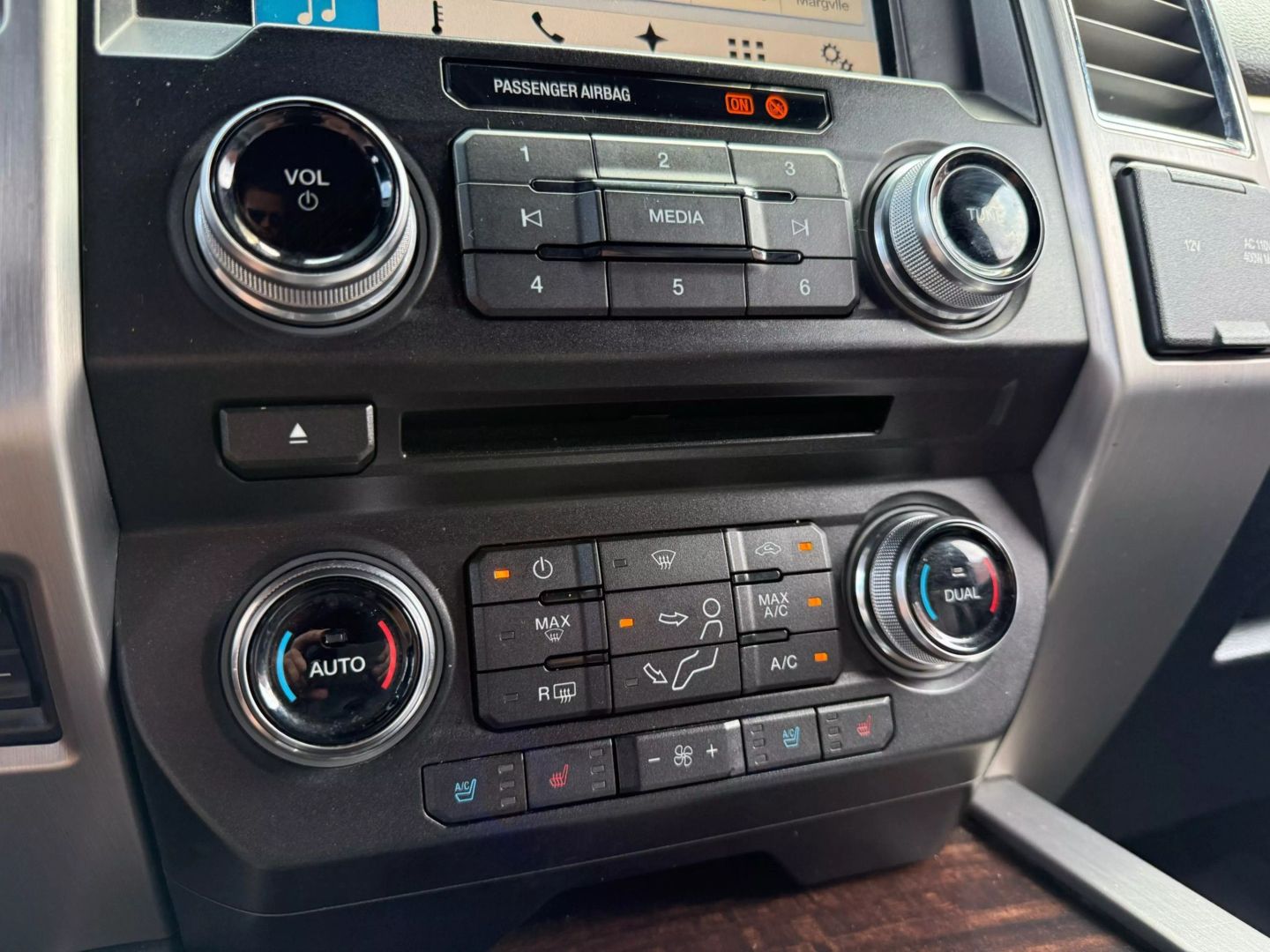 2017 Ford F250 Super Duty Crew Cab - Image 16