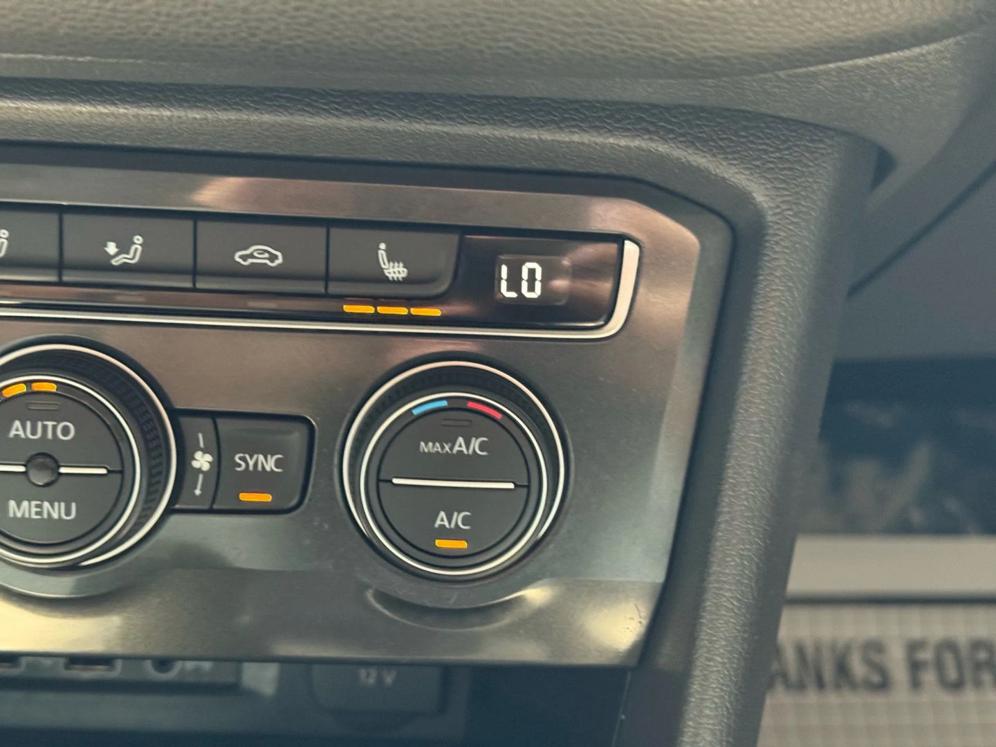2019 Volkswagen Tiguan - Image 28