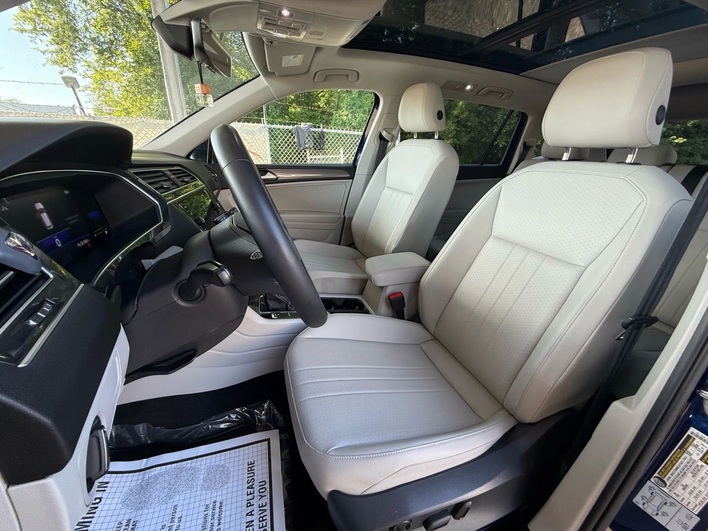 2022 Volkswagen Tiguan - Image 16