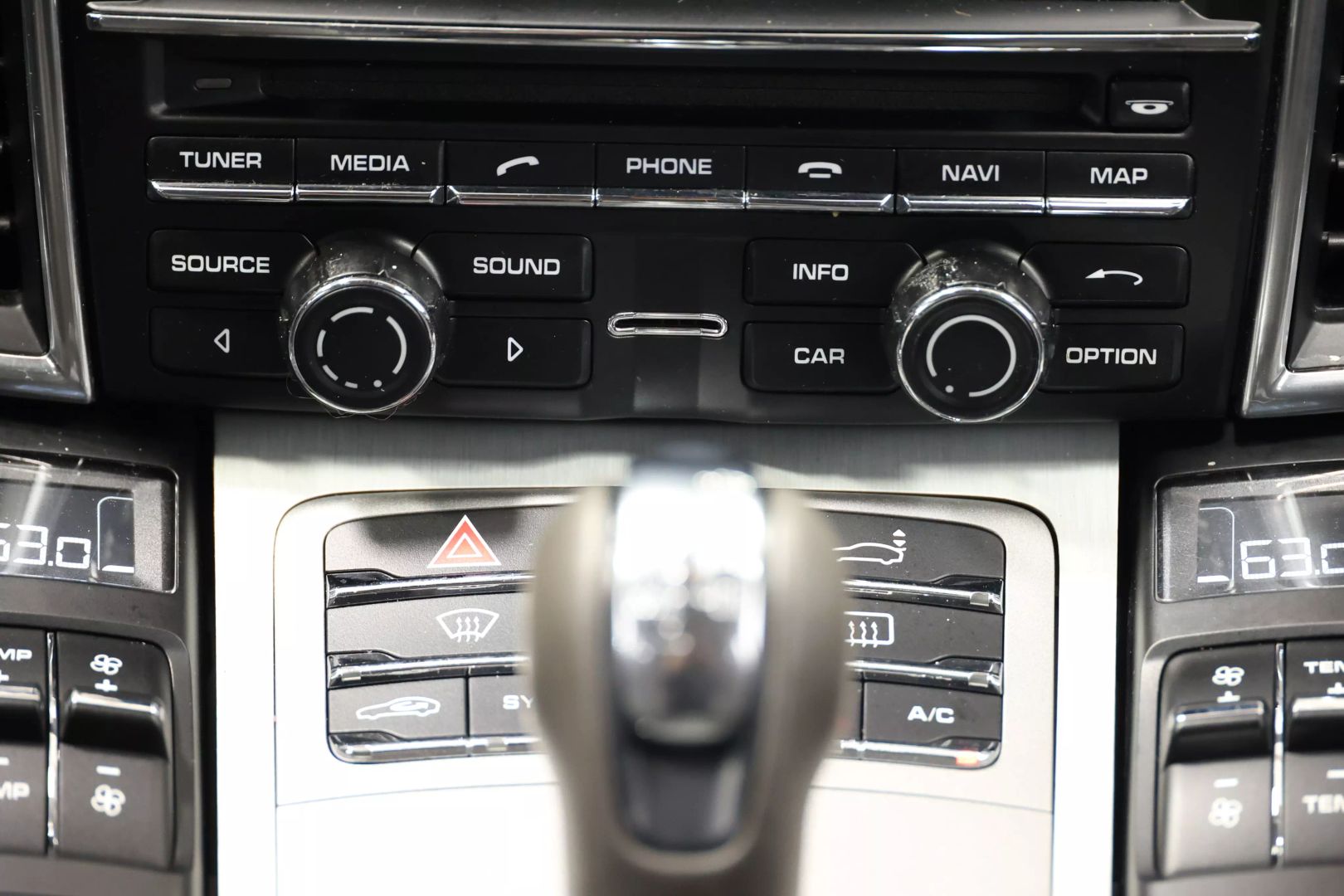 2014 Porsche Panamera - Image 39