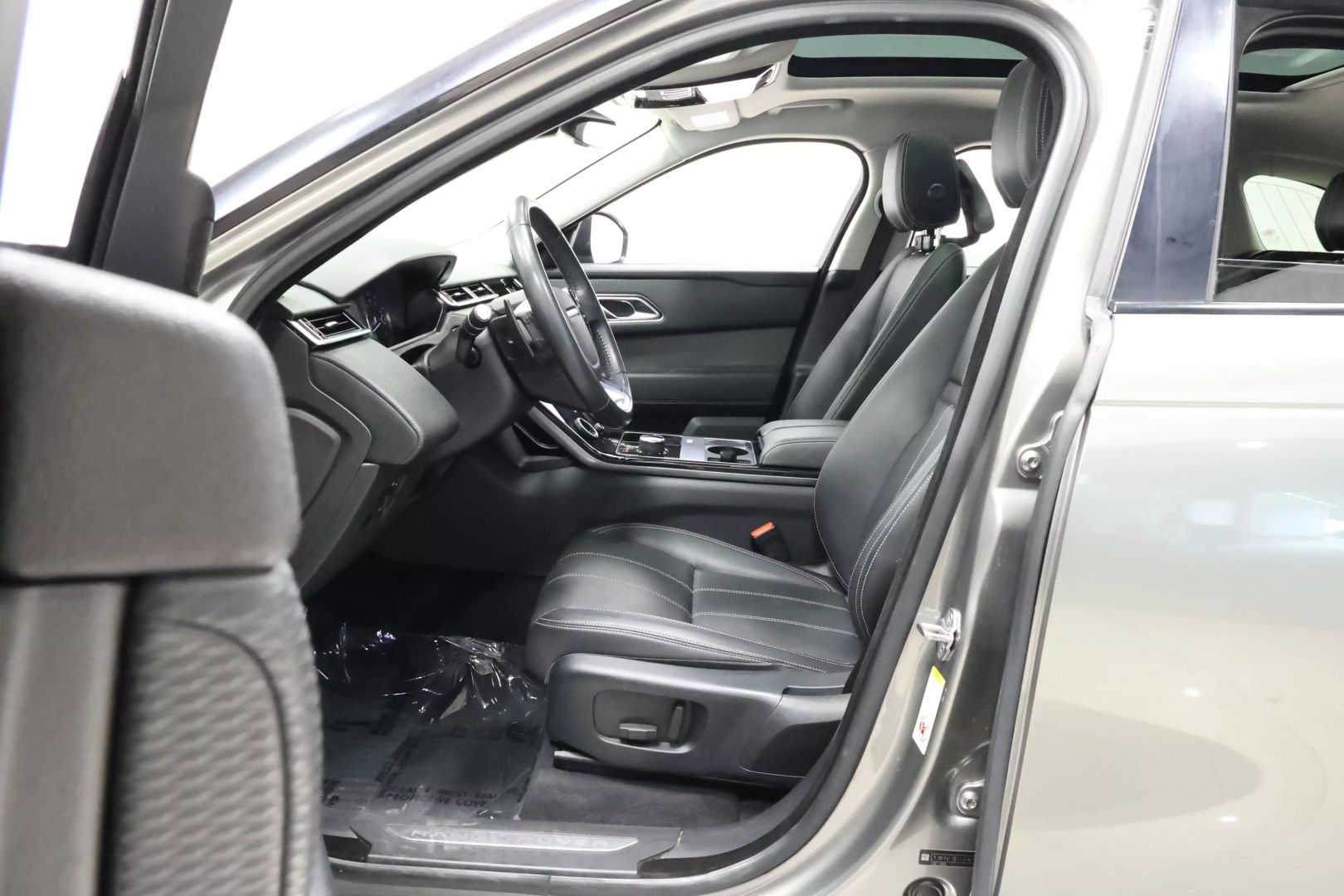 2019 Land Rover Range Rover Velar - Image 13
