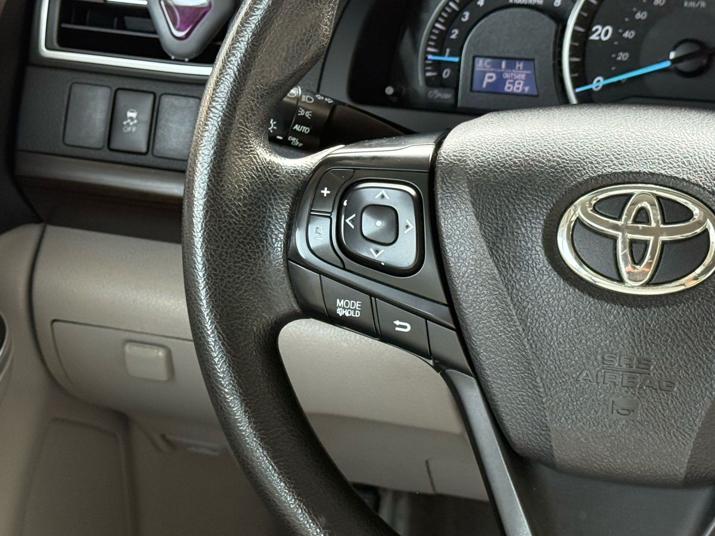 2015 Toyota Camry - Image 31
