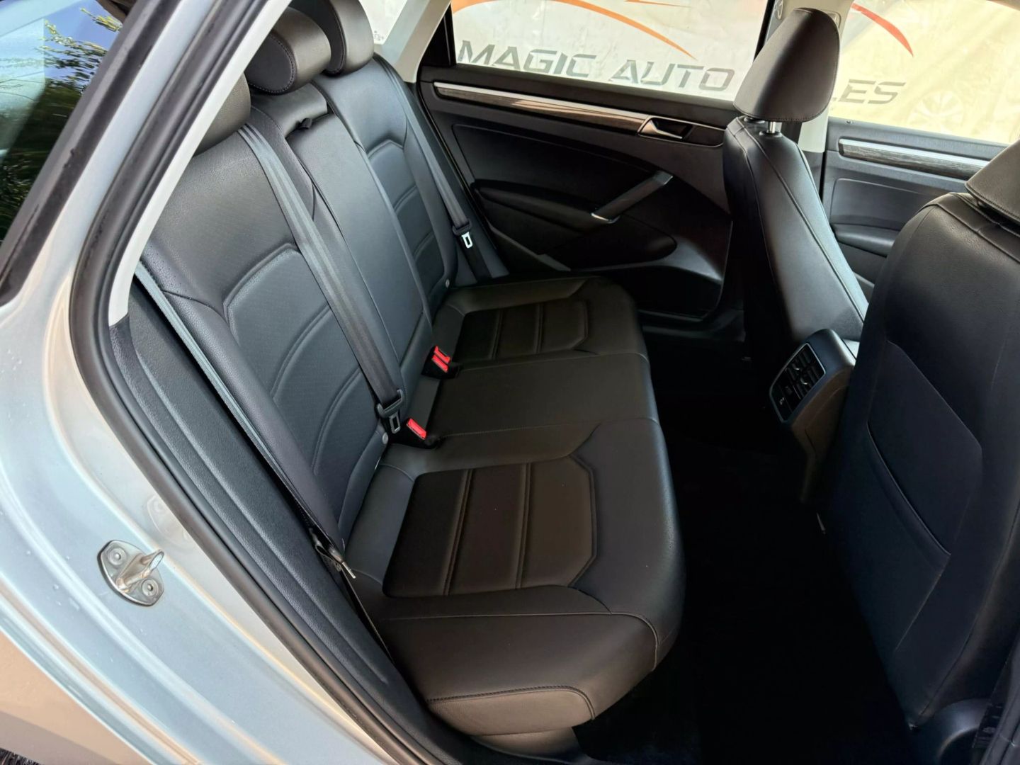 2018 Volkswagen Passat - Image 22