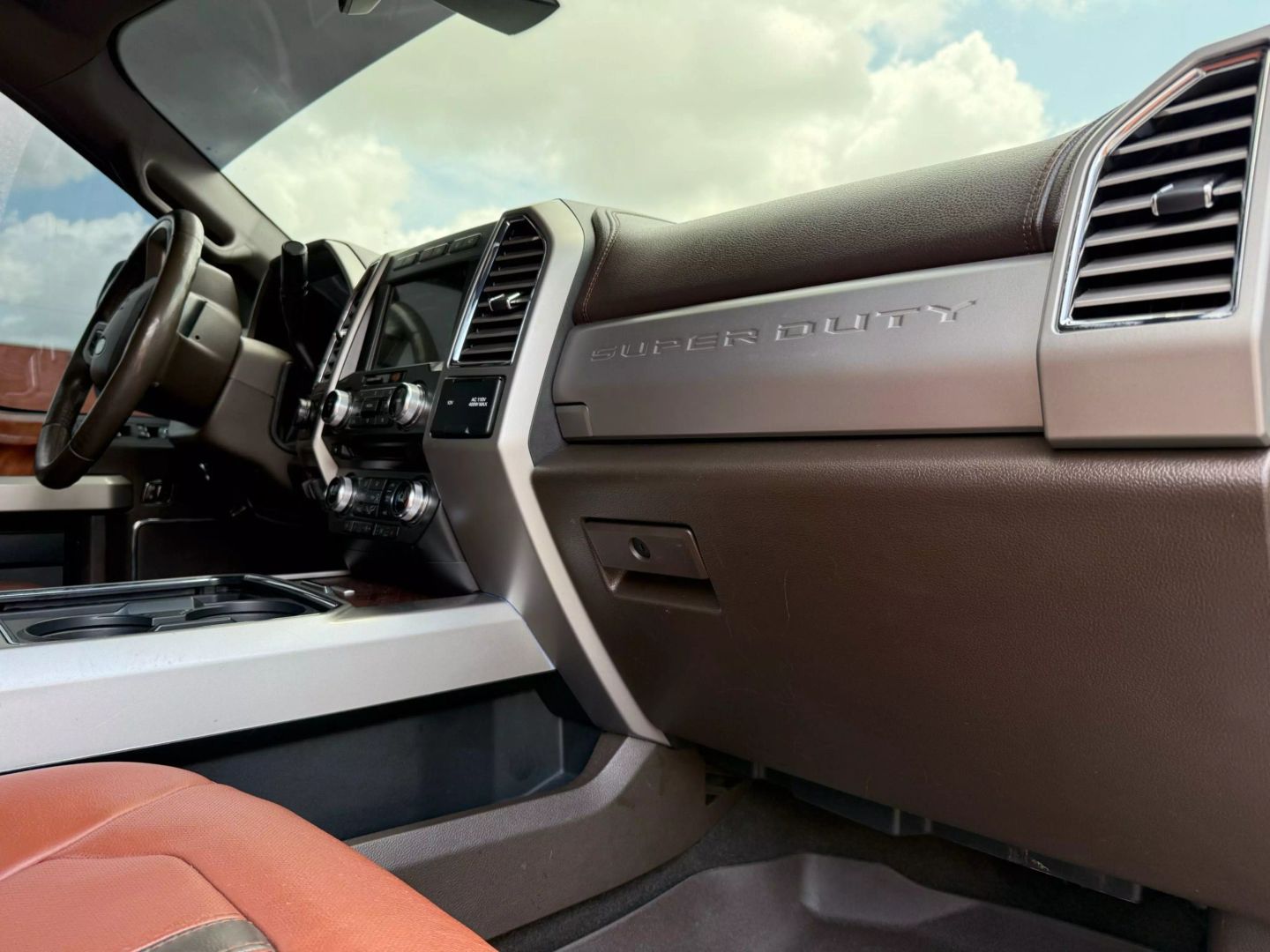 2018 Ford F250 Super Duty Crew Cab - Image 23
