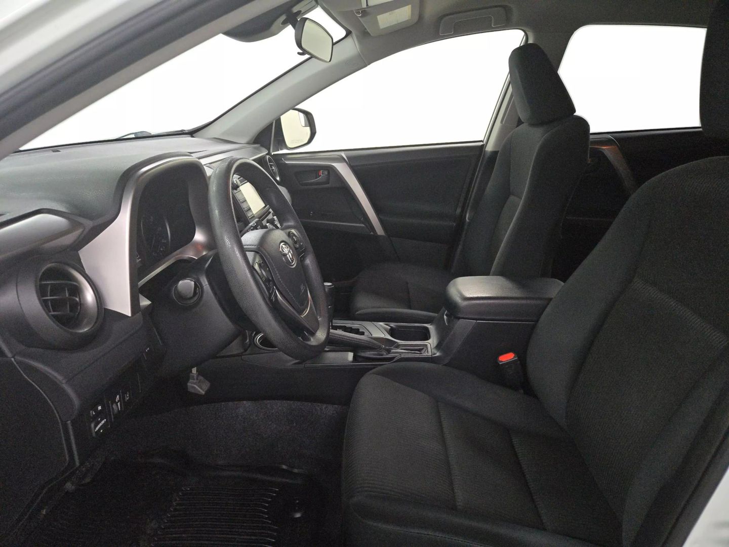 2018 Toyota Rav4 - Image 9