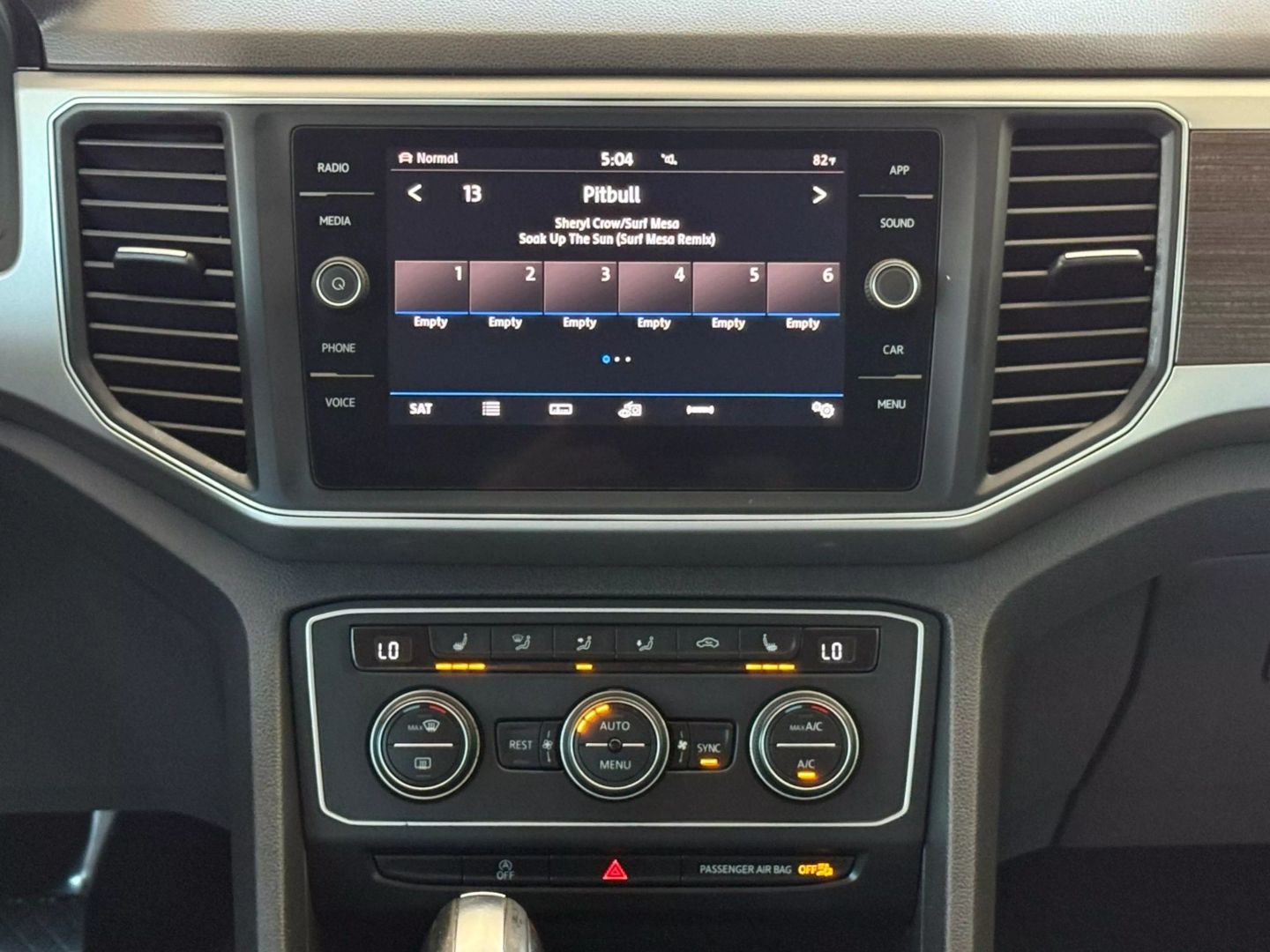 2019 Volkswagen Atlas - Image 30