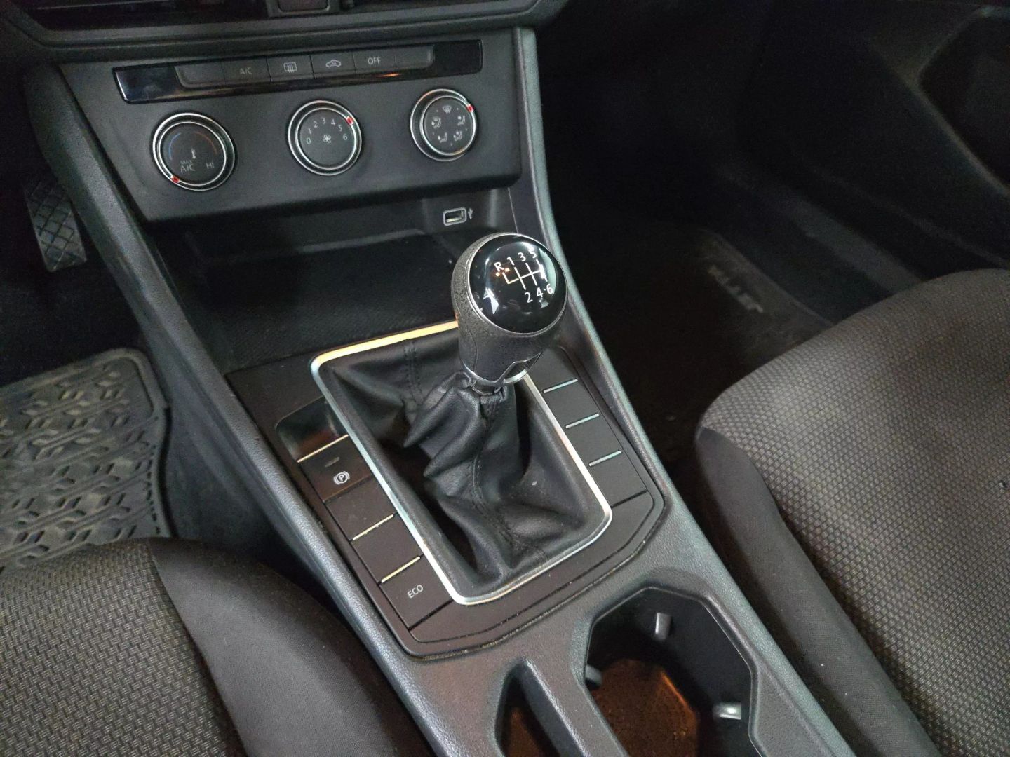 2019 Volkswagen Jetta - Image 14