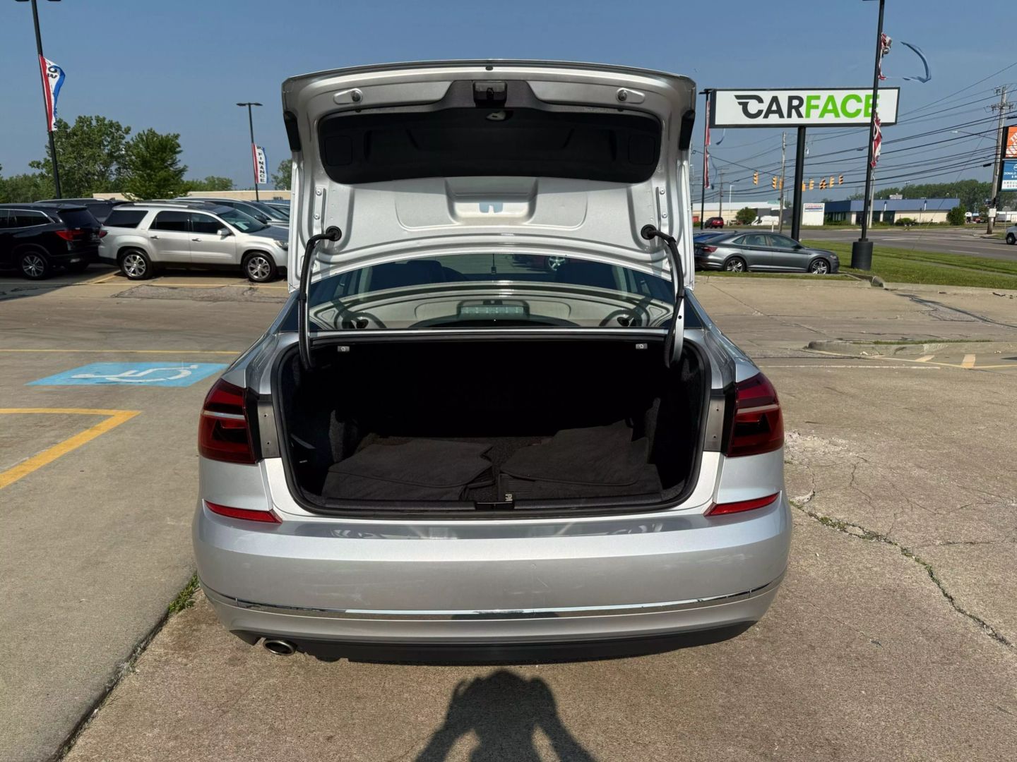 2017 Volkswagen Passat - Image 11