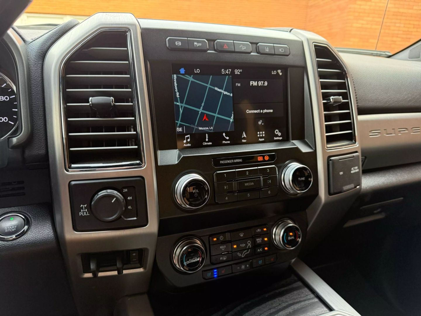 2019 Ford F350 Super Duty Crew Cab - Image 30