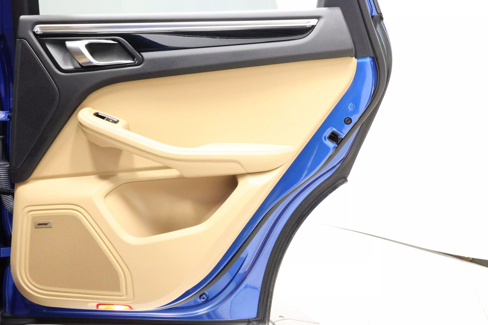 2017 Porsche Macan - Image 70