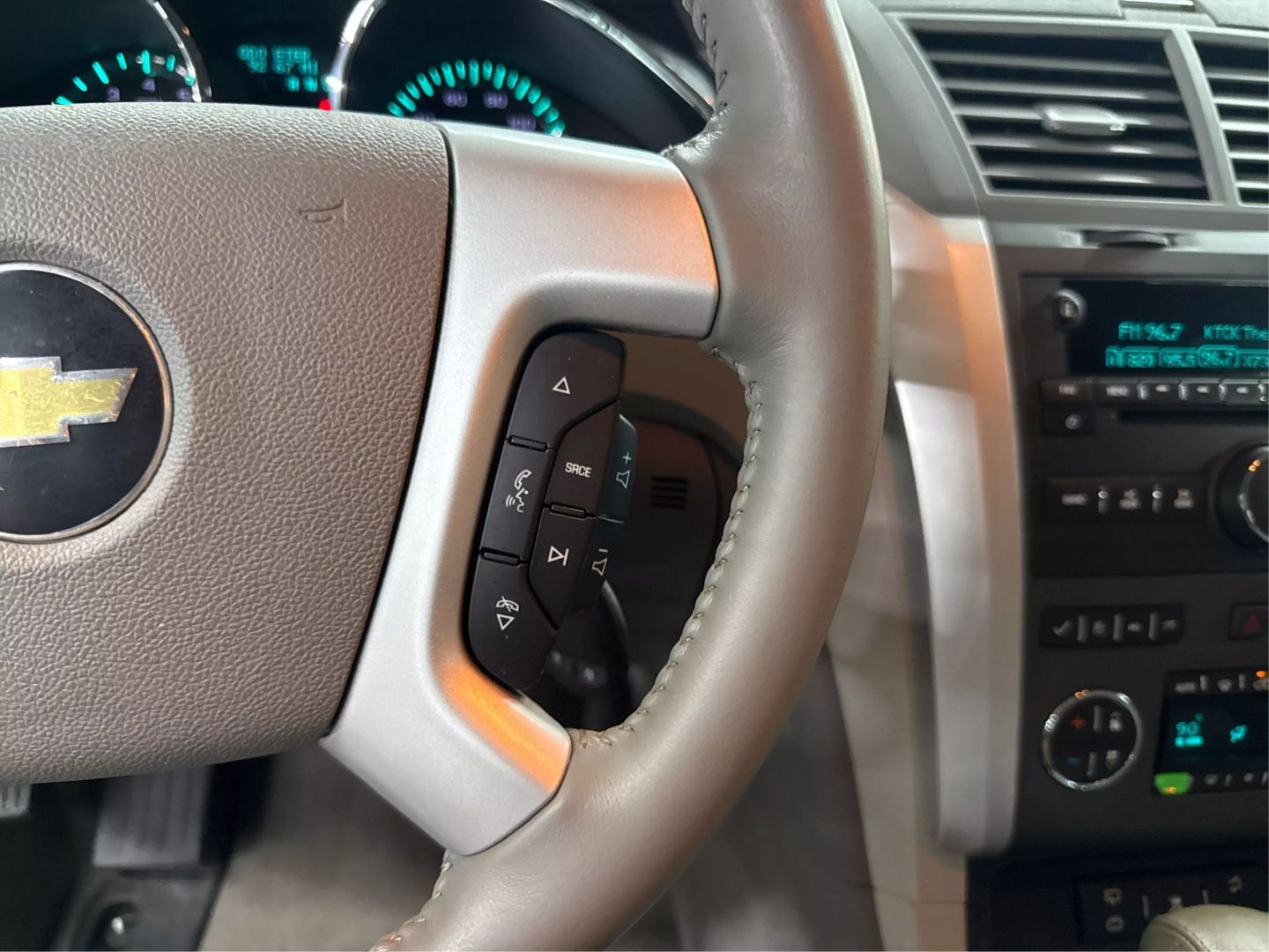 2011 Chevrolet Traverse - Image 23
