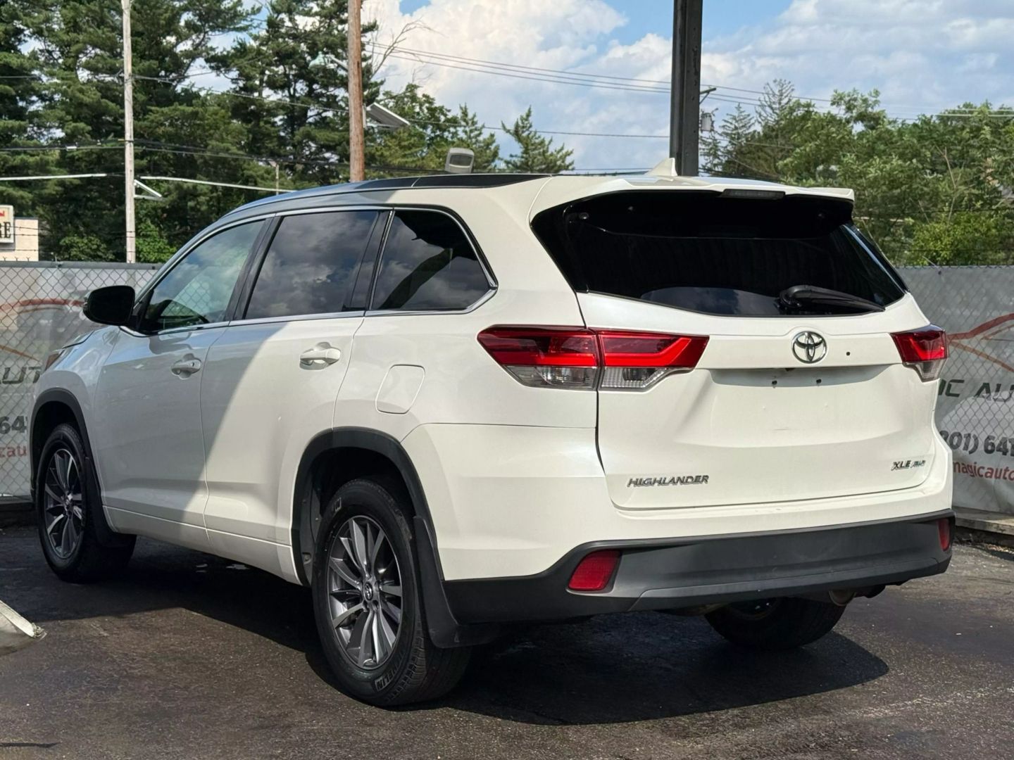 2018 Toyota Highlander - Image 11