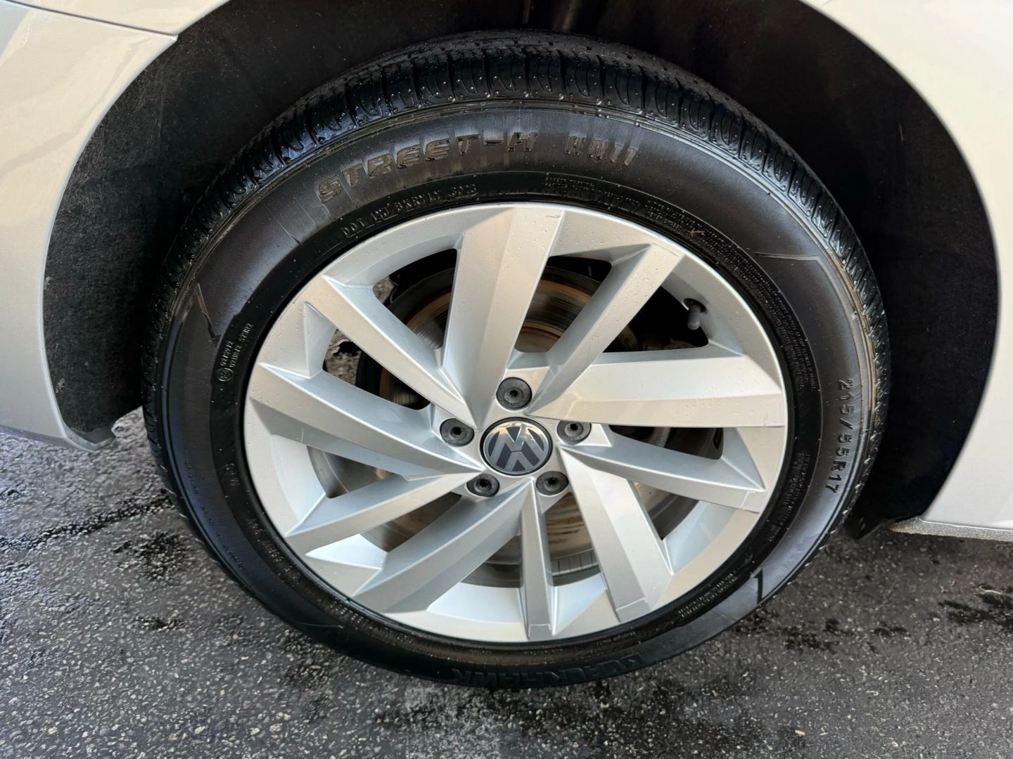 2018 Volkswagen Passat - Image 48
