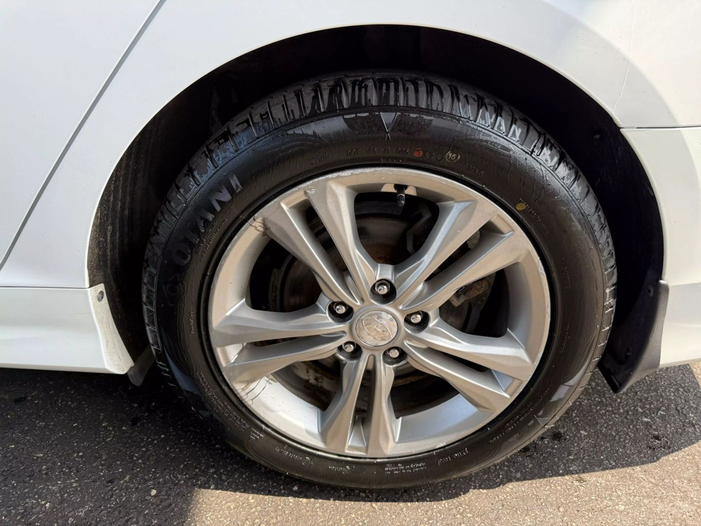 2018 Hyundai Sonata - Image 40