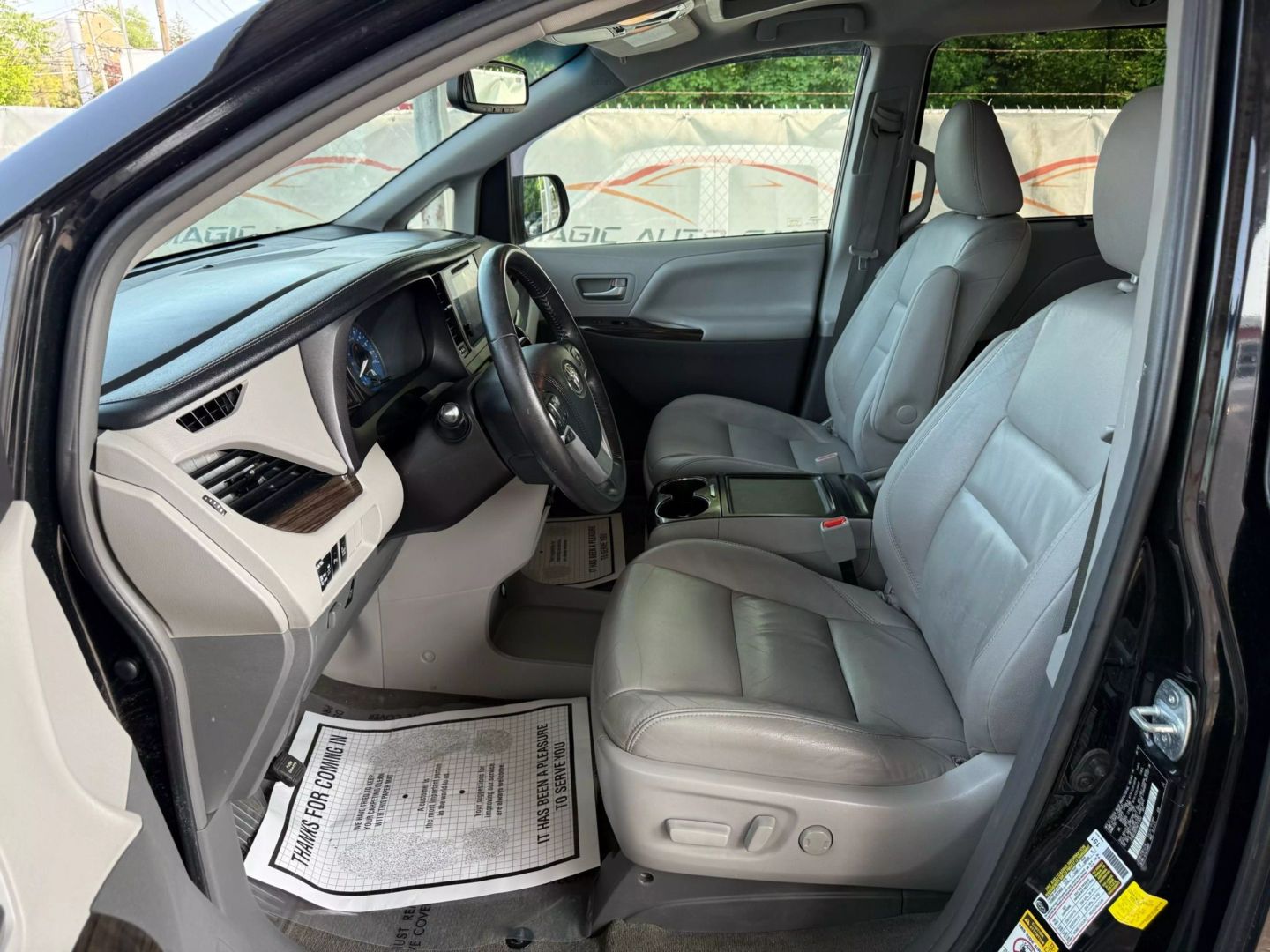 2017 Toyota Sienna - Image 15
