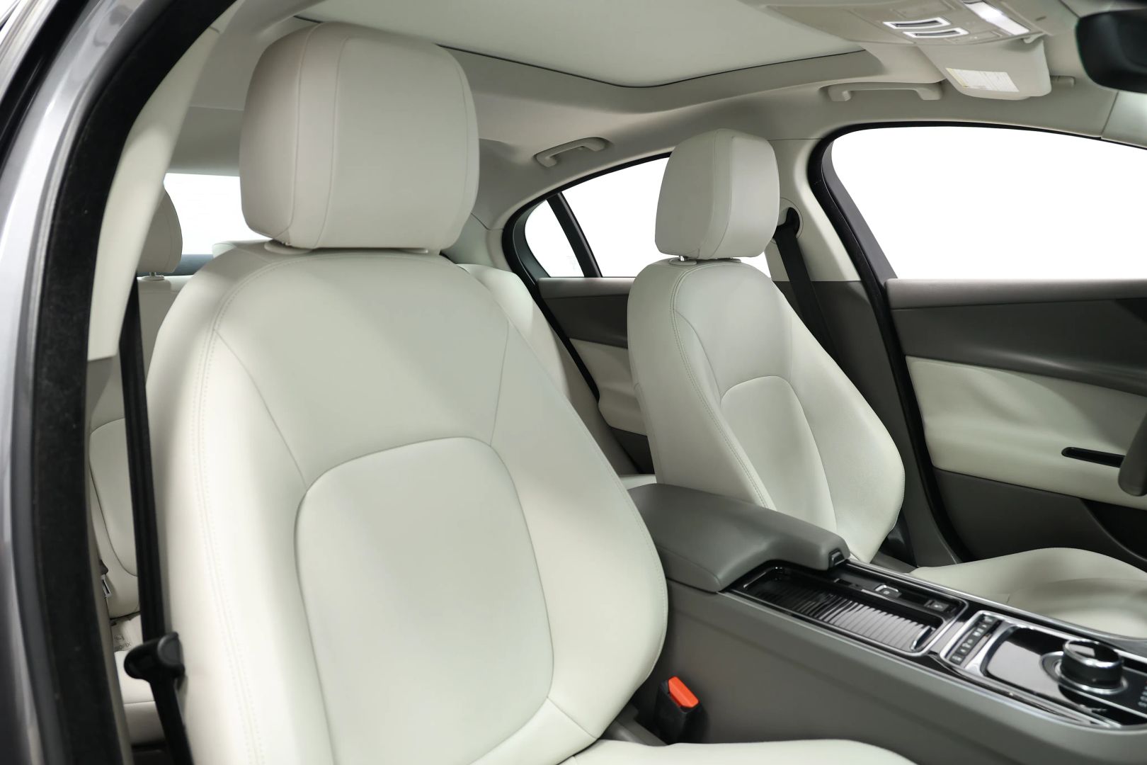 2019 Jaguar Xe - Image 85