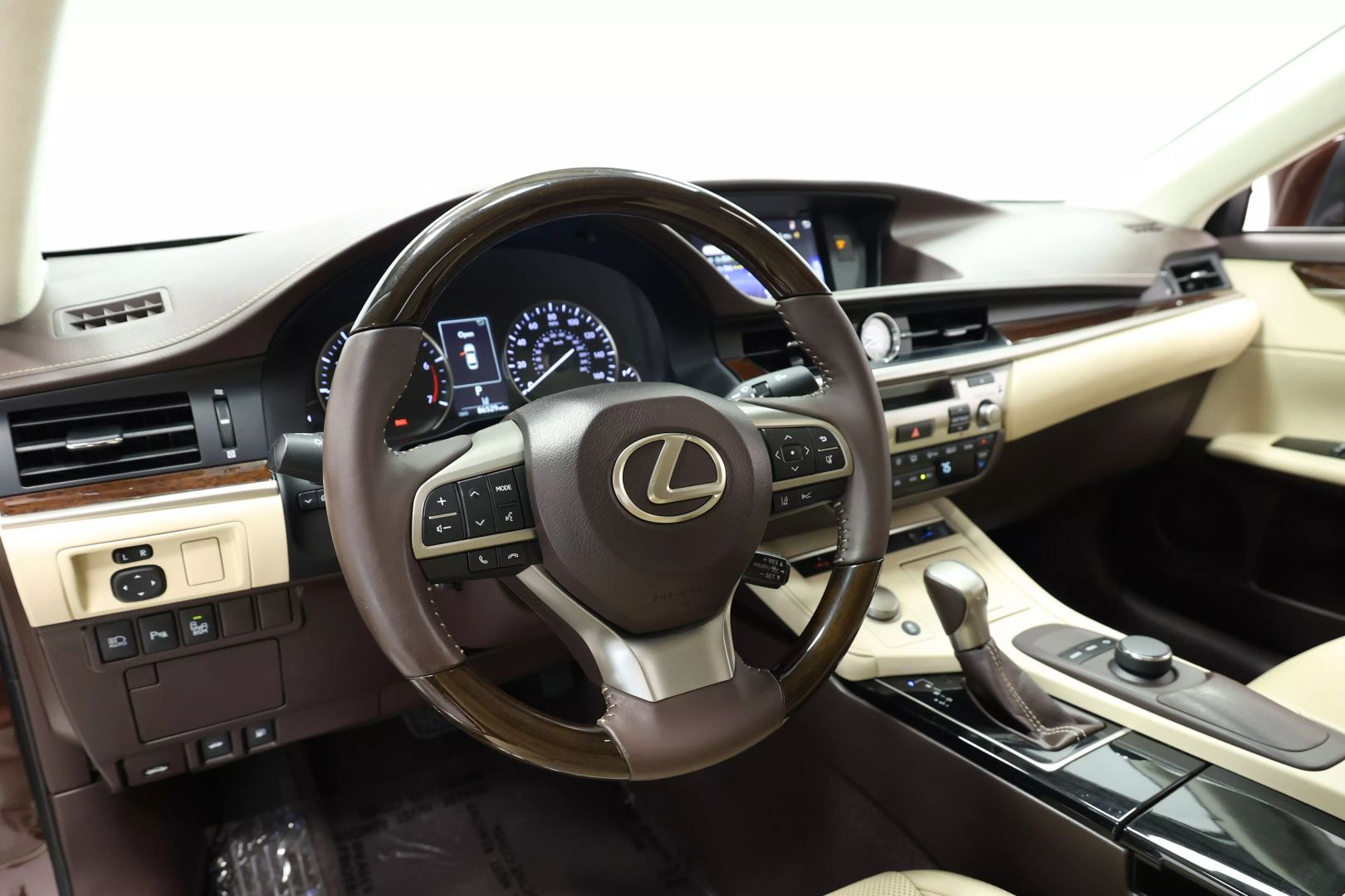 2016 Lexus Es - Image 2