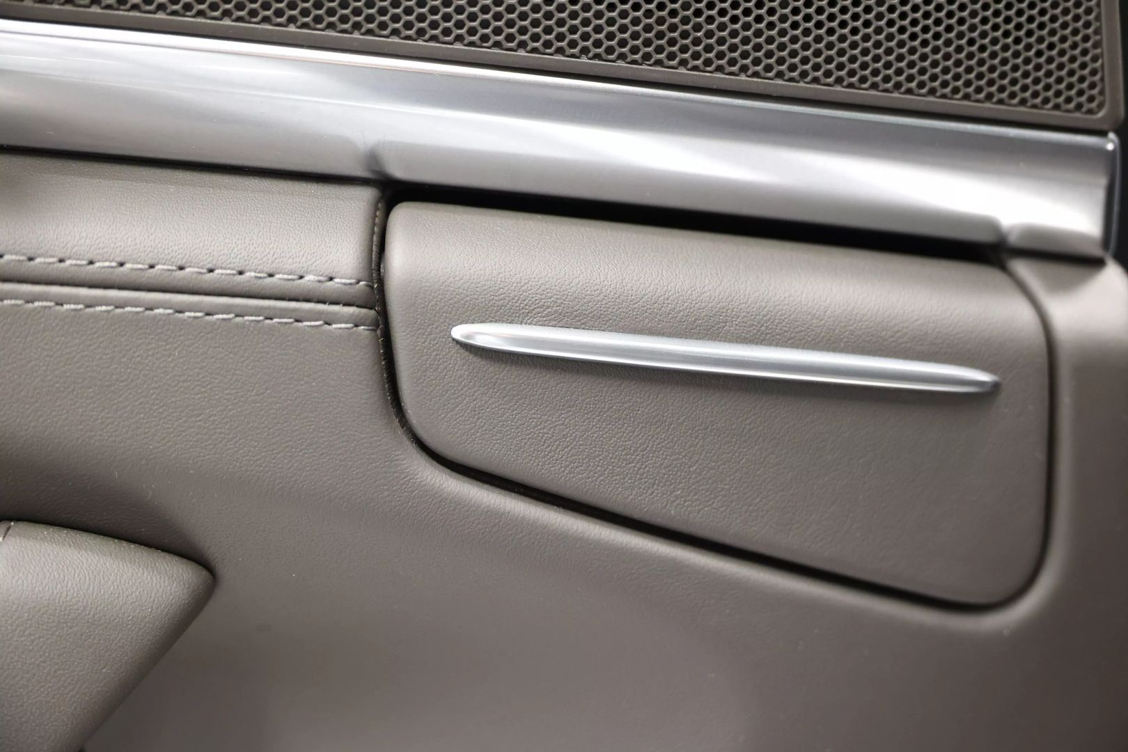 2014 Porsche Panamera - Image 57