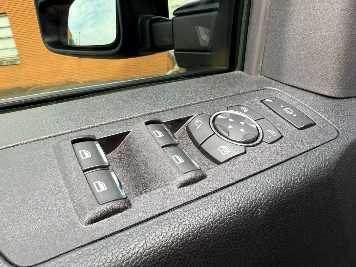 2019 Ford F350 Super Duty Crew Cab - Image 14