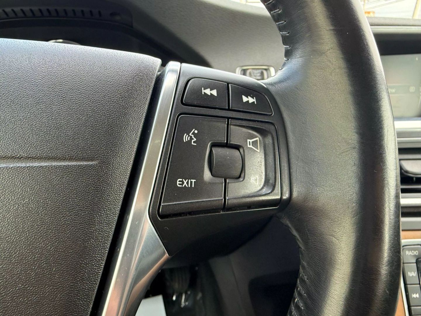 2016 Volvo S60 - Image 29