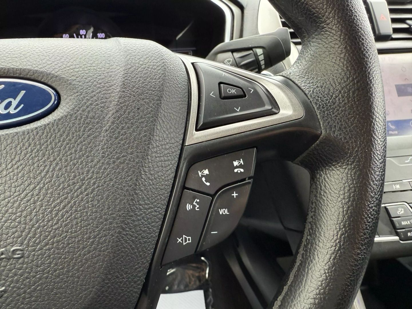 2020 Ford Fusion - Image 28