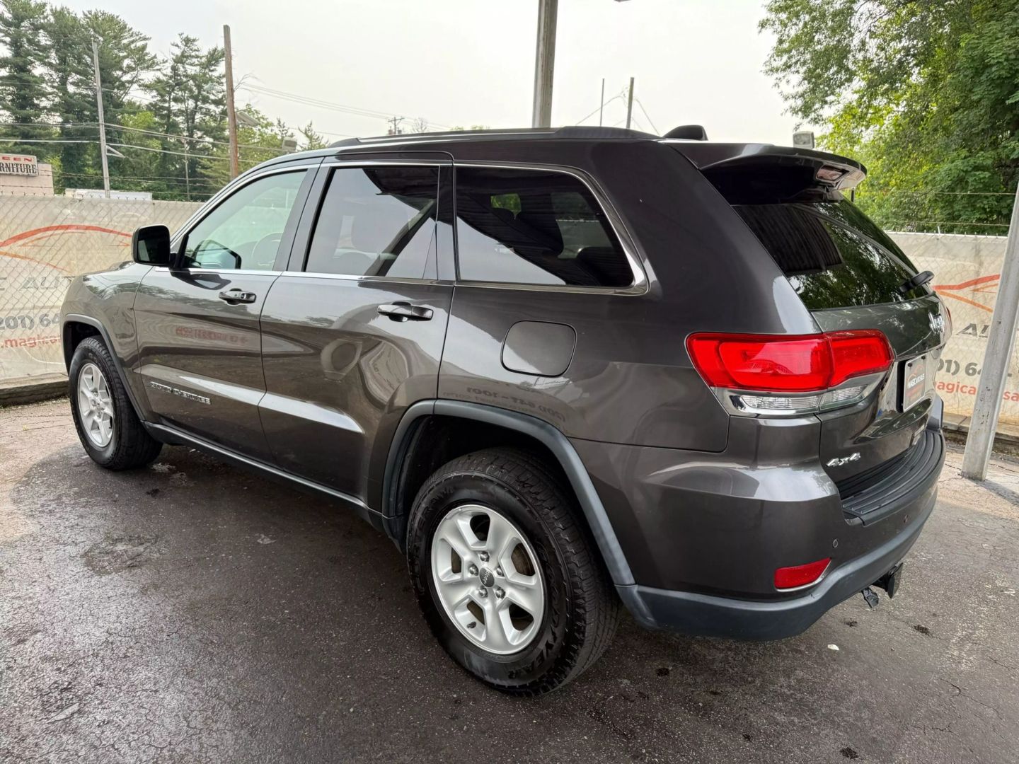 2017 Jeep Grand Cherokee - Image 13