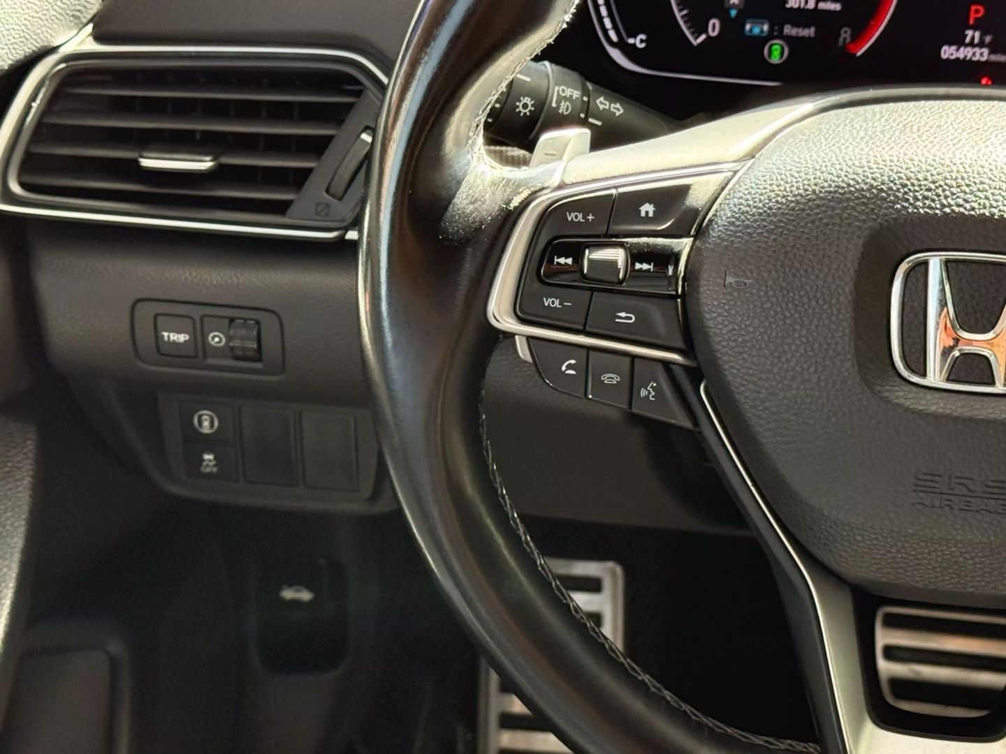 2018 Honda Accord - Image 32