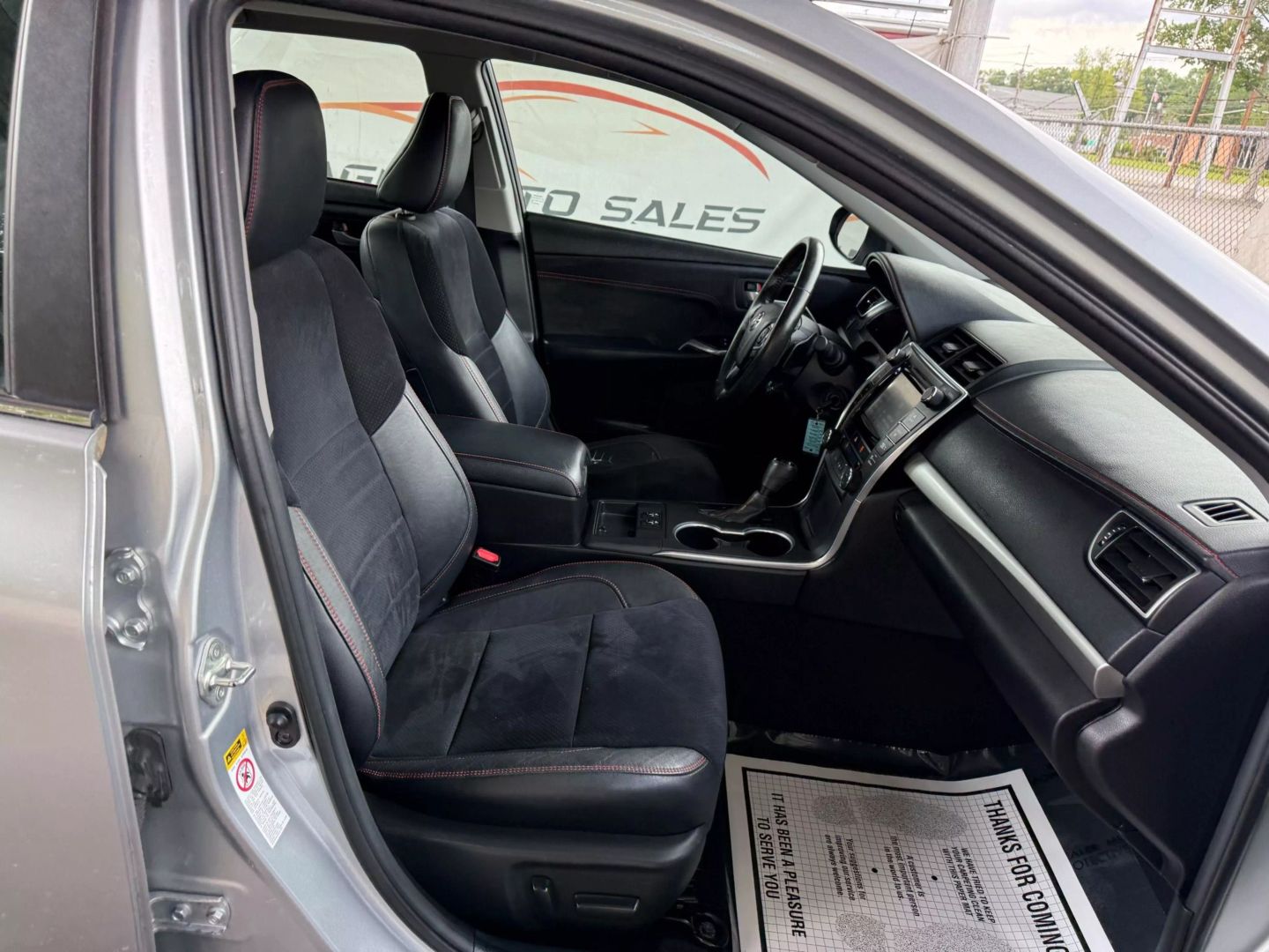 2015 Toyota Camry - Image 25