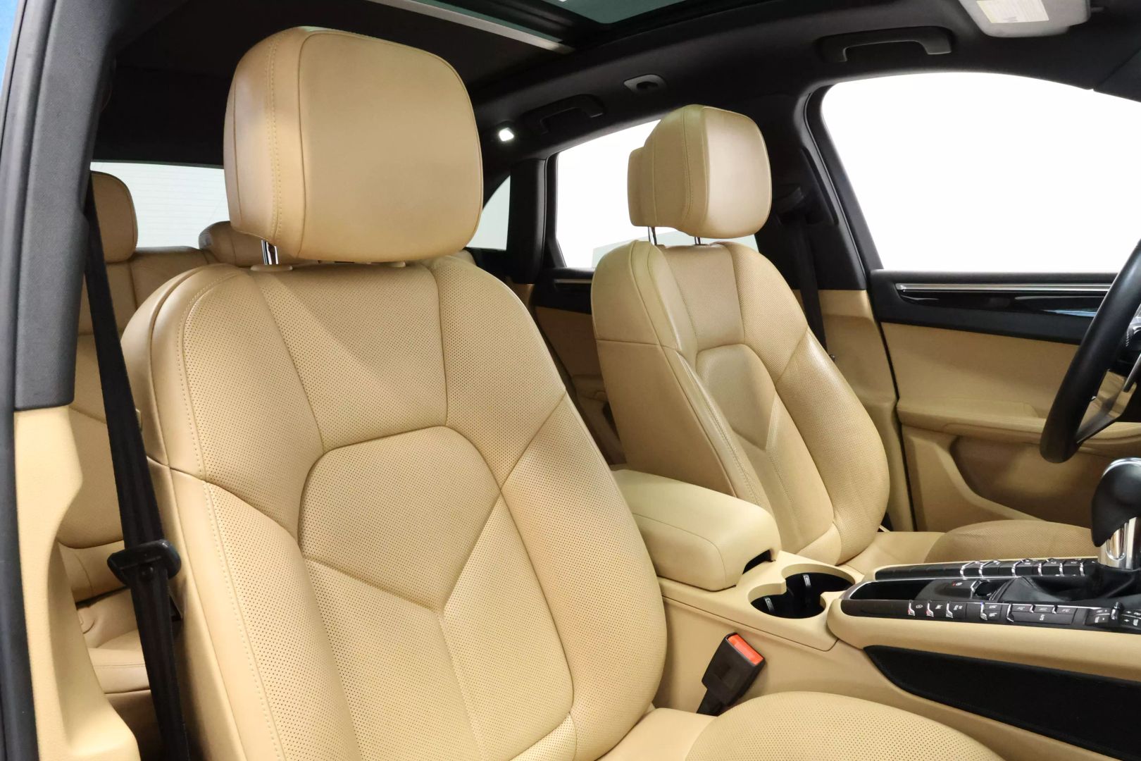 2017 Porsche Macan - Image 88