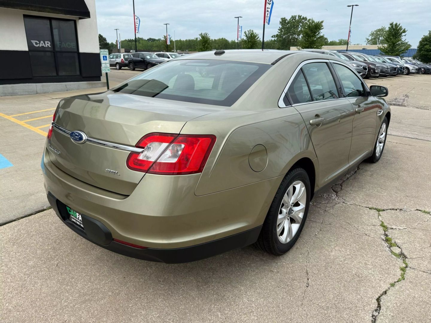 2012 Ford Taurus - Image 14